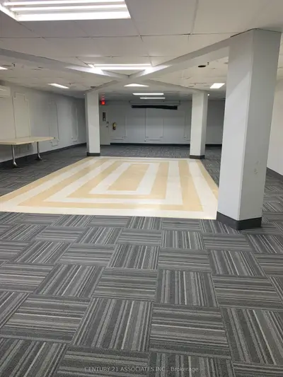 3025 The Credit Woodlands 212, Mississauga, ON L5C 2V3