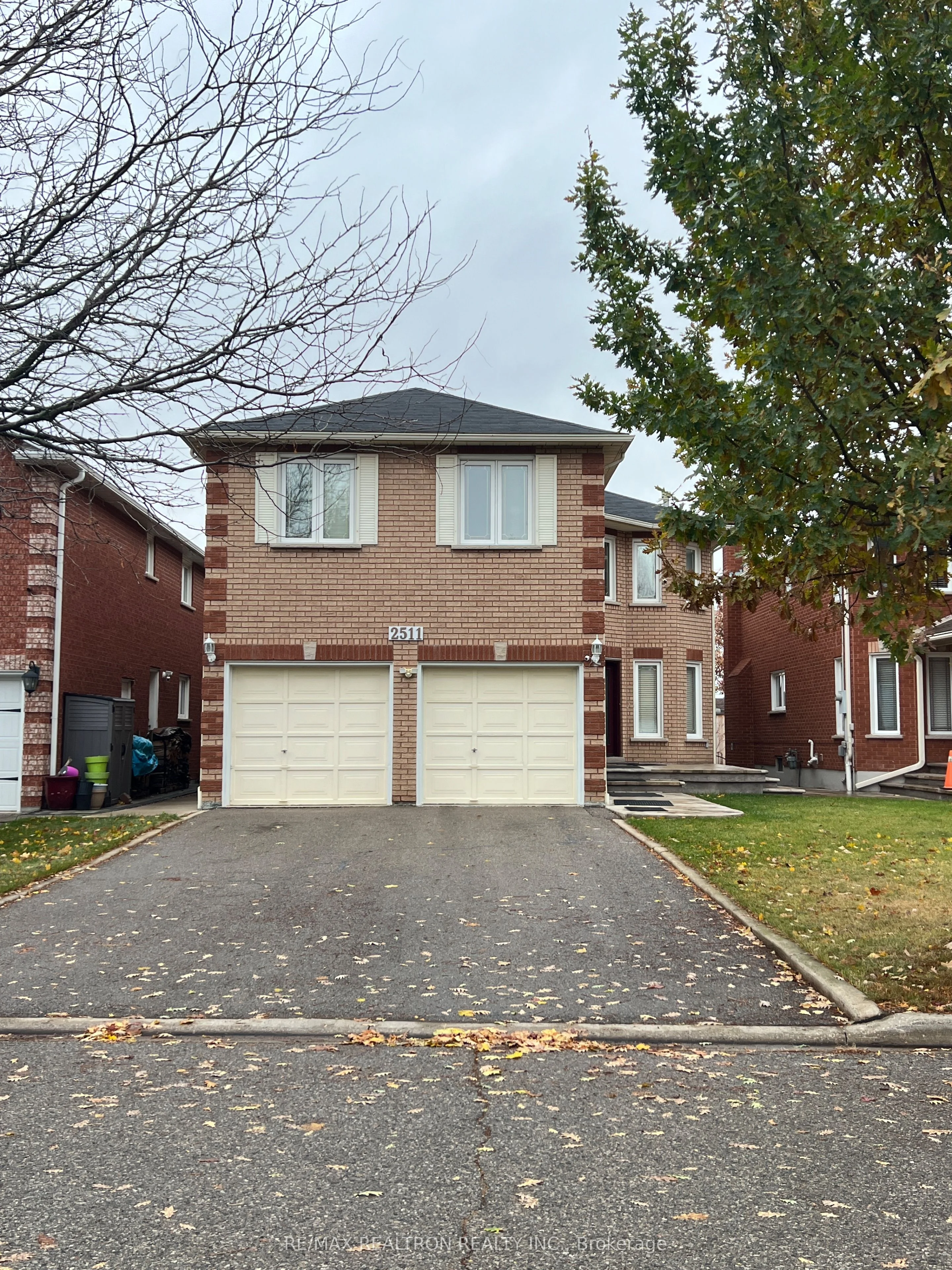 2511 Paula Court, Mississauga, ON L5K 2R5