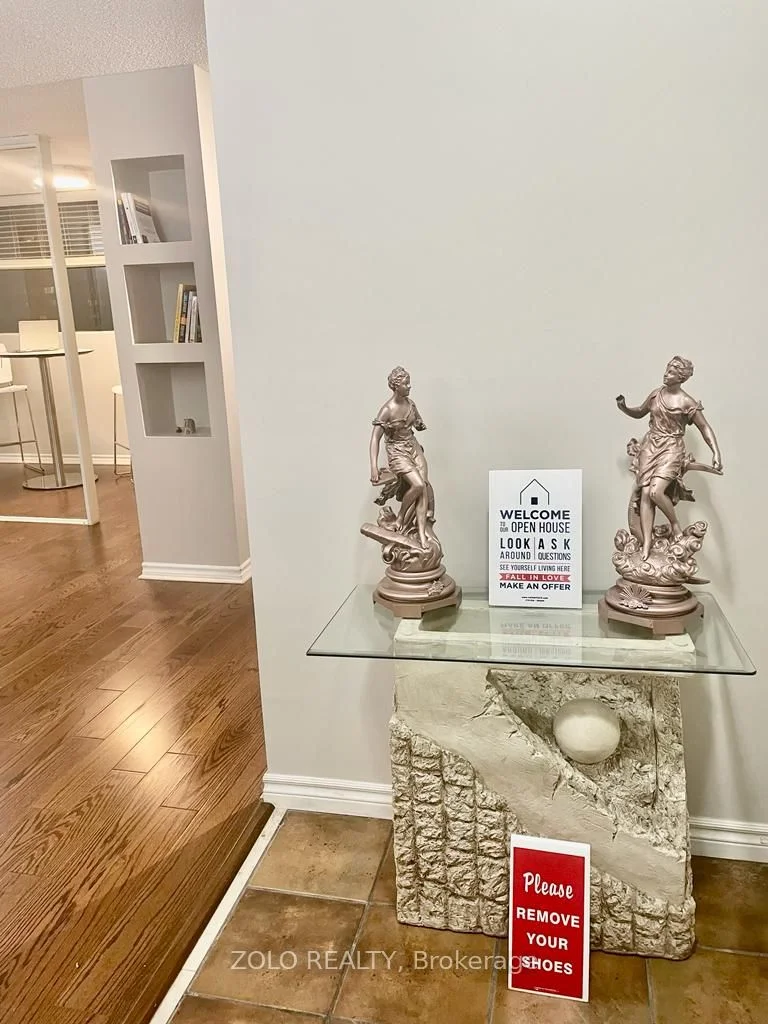 3700 Kaneff Crescent 802, Mississauga, On L5a 4b8