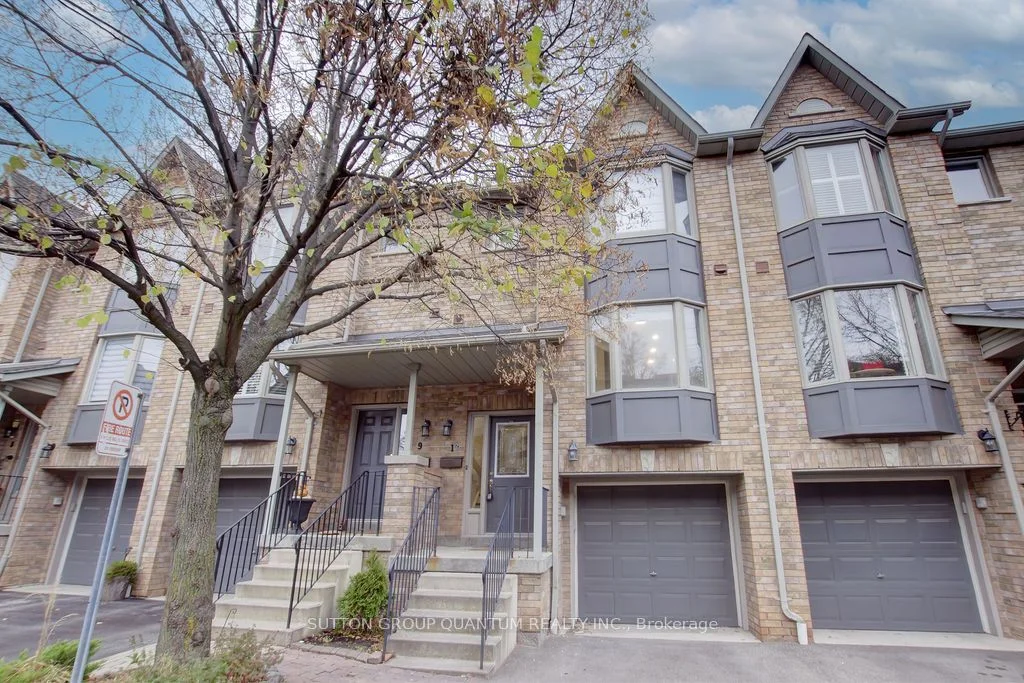 1015 Johnson's Lane 10, Mississauga, ON L5J 2P6