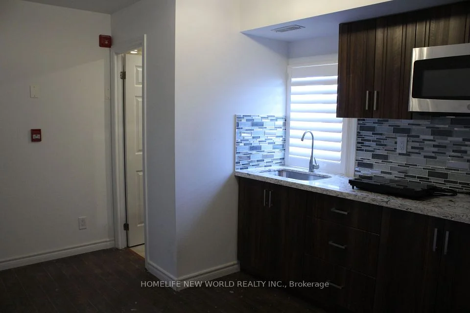 2466 St Clair Avenue W 301, Toronto W03, ON M6N 1L3