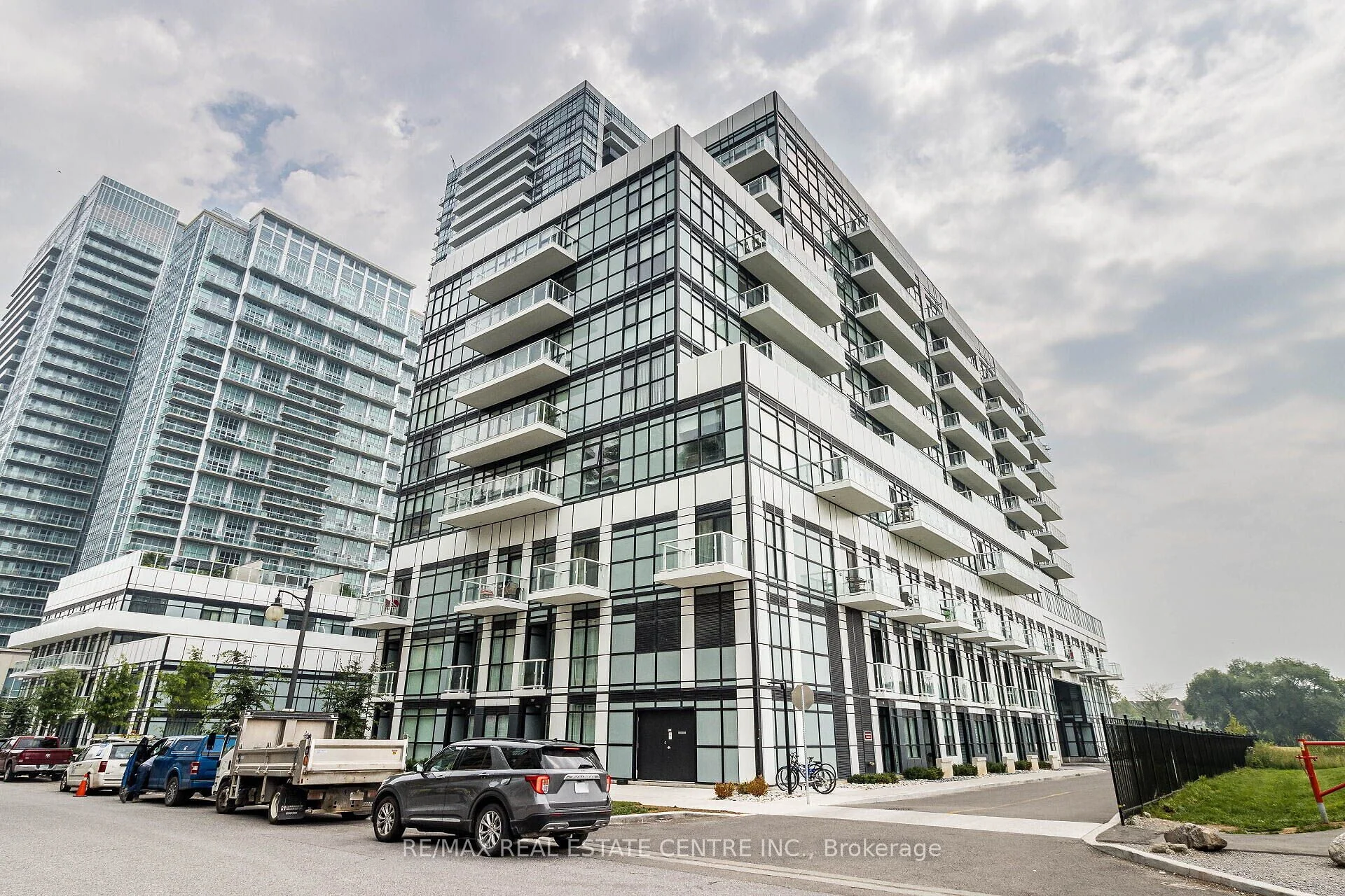 251 Manitoba Street 334, Toronto W06, On M8y 0c7