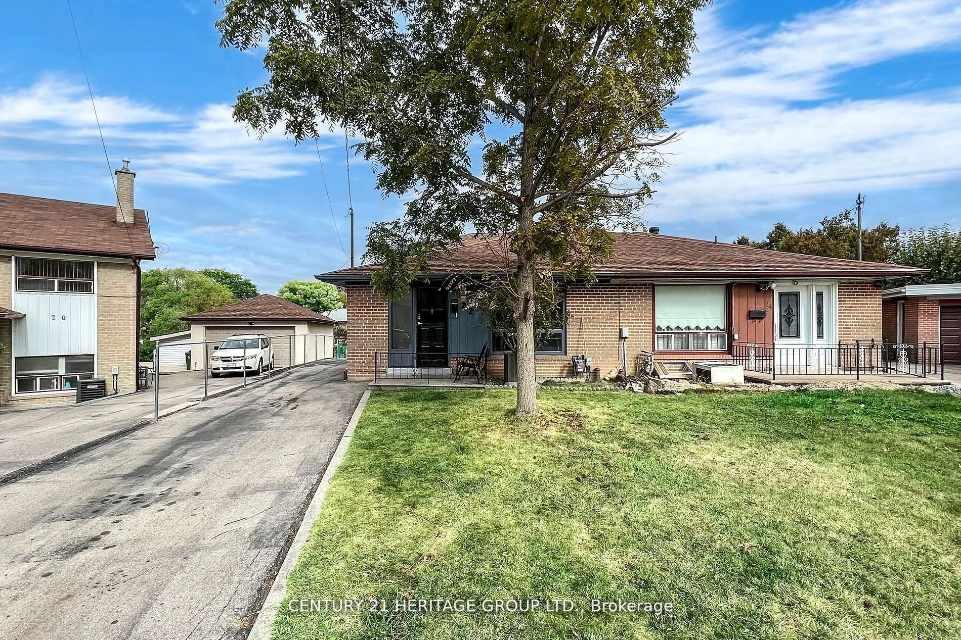 22 Azalea Court, Toronto W05, On M9m 1v1