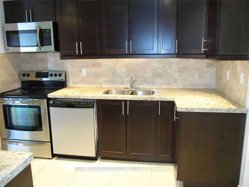 145 Hillcrest Avenue 311, Mississauga, On L5b 3z1