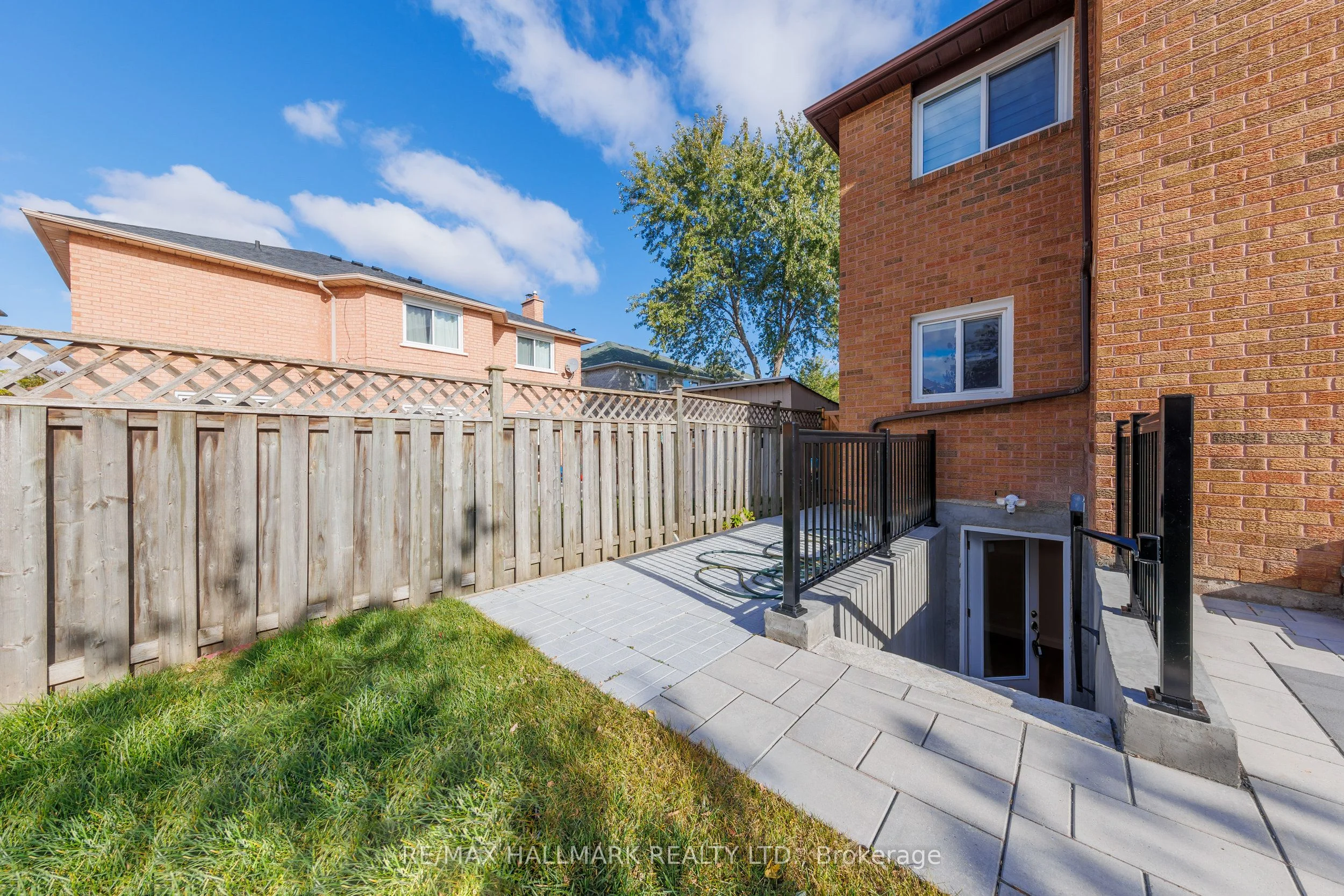 6194 Silken Lauman Way, Mississauga, ON L5V 1A3