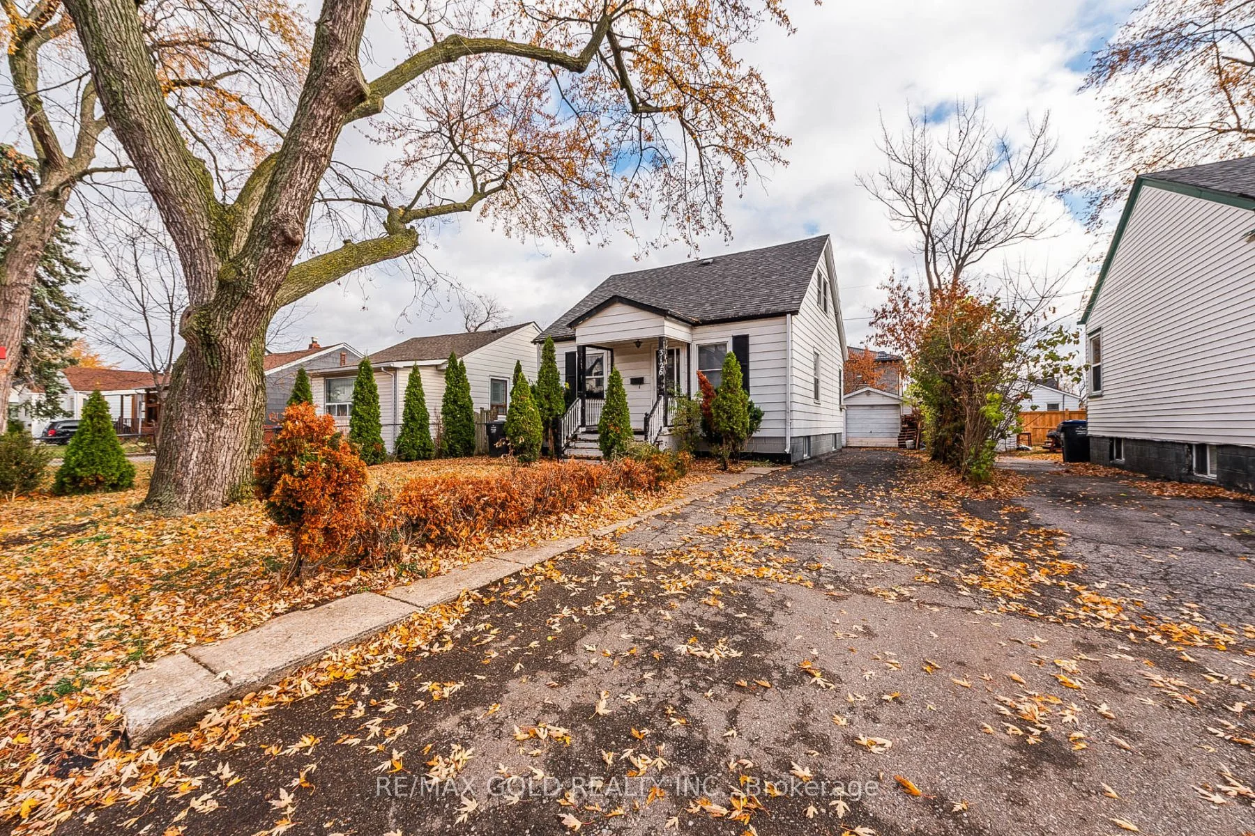 3126 Churchill Avenue, Mississauga, ON L4T 1R5
