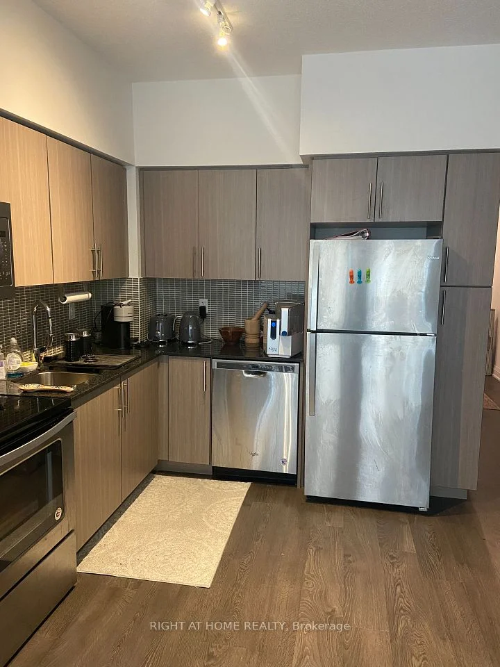 55 Speers Road 210, Oakville, ON L6K 0H9