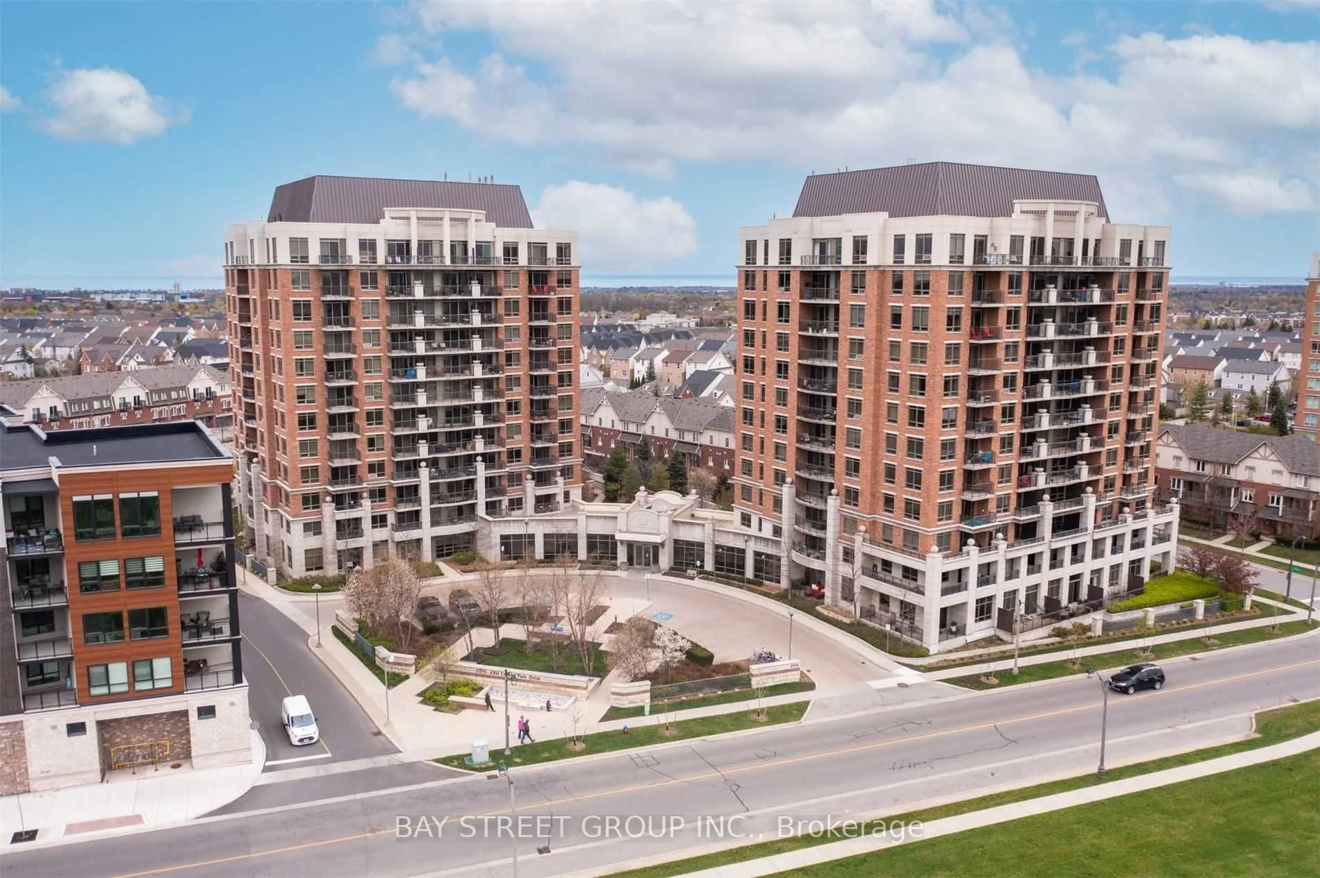 2391 Central Park Drive 201, Oakville, ON L6H 0E4