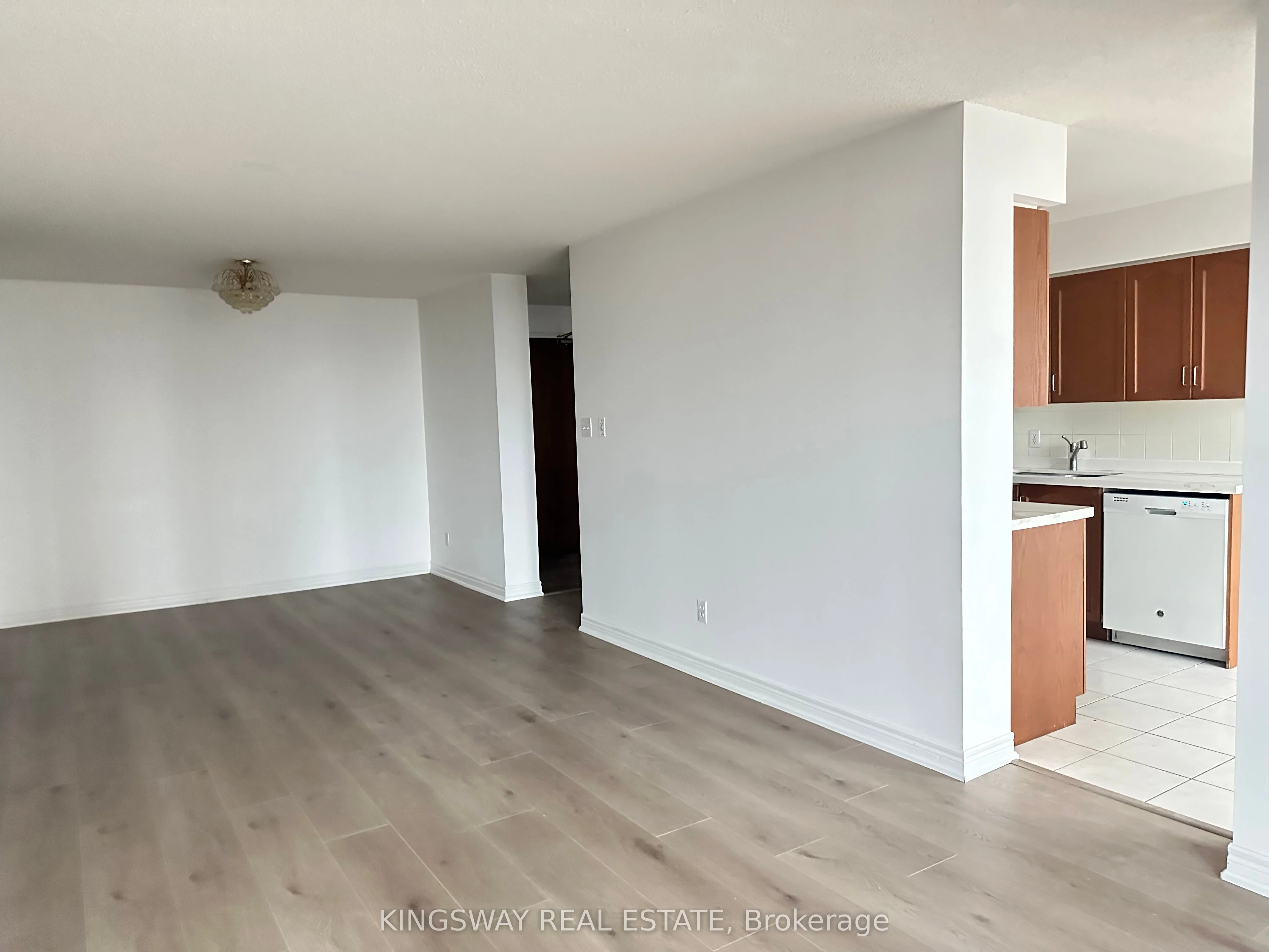 156 Enfield Place 709, Mississauga, On L5b 4l8