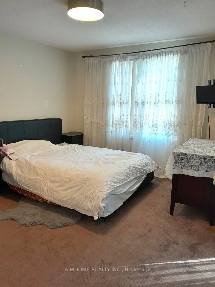 370 Square One Drive 27 Rm 3, Mississauga, ON L5B 0E6