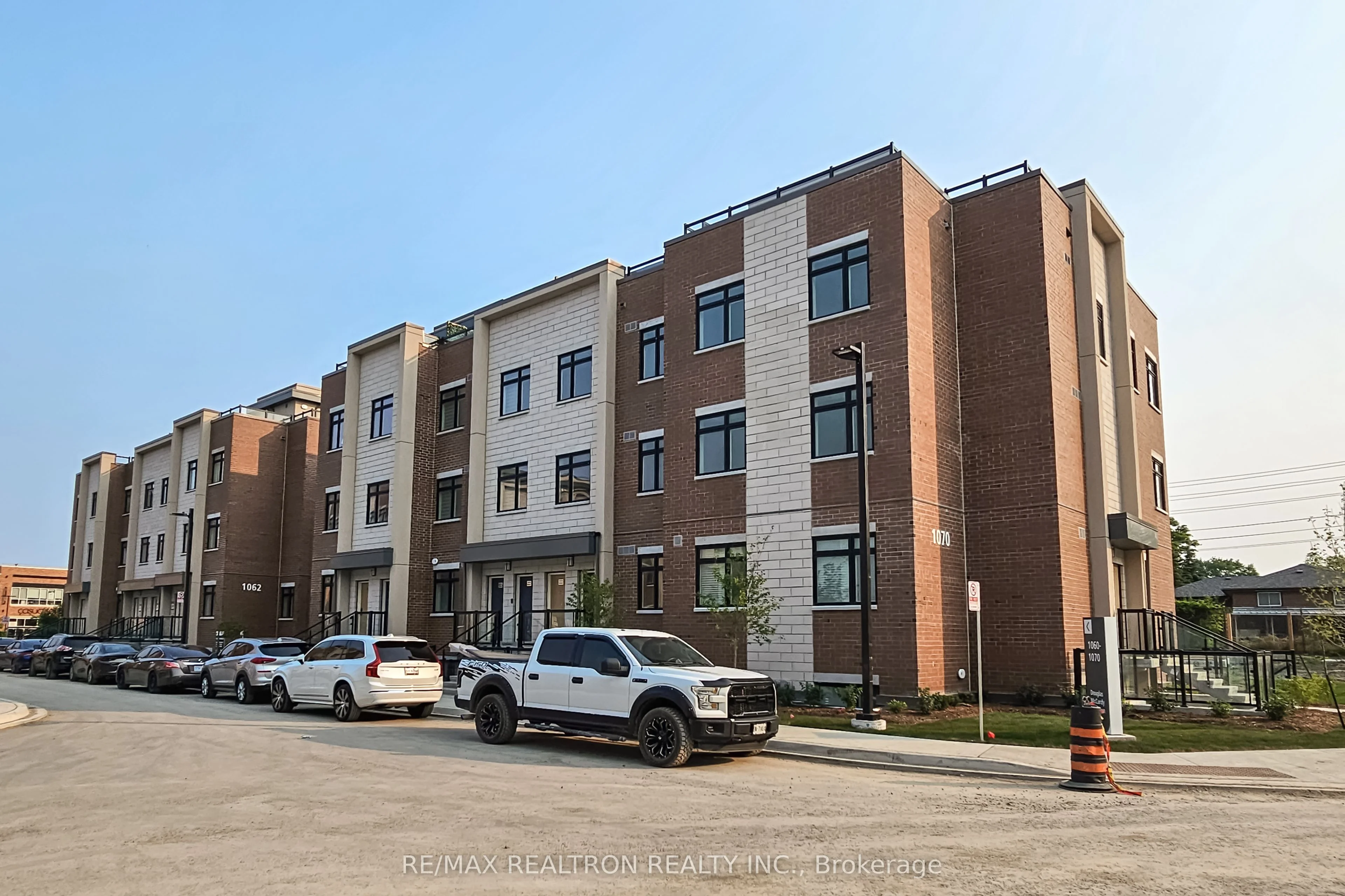 #224 1070 Douglas Mccurdy Circ, Mississauga, On, L5g 0c6