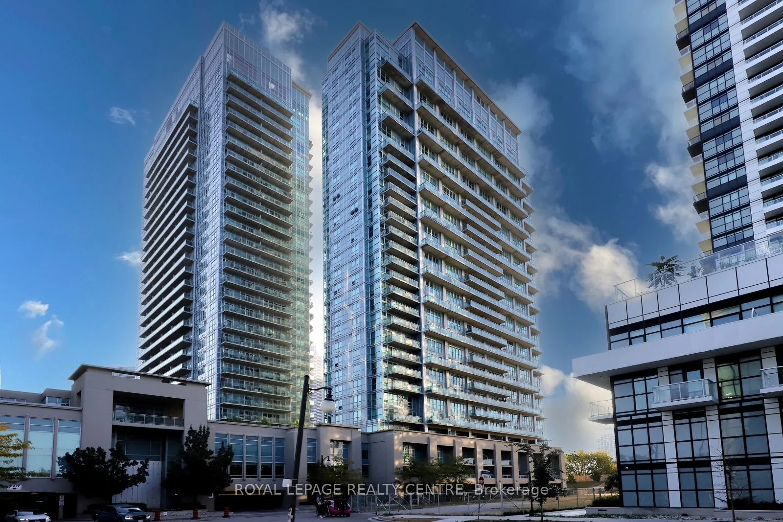 155 Legion Road N 1803, Toronto W06, ON M8Y 0A7