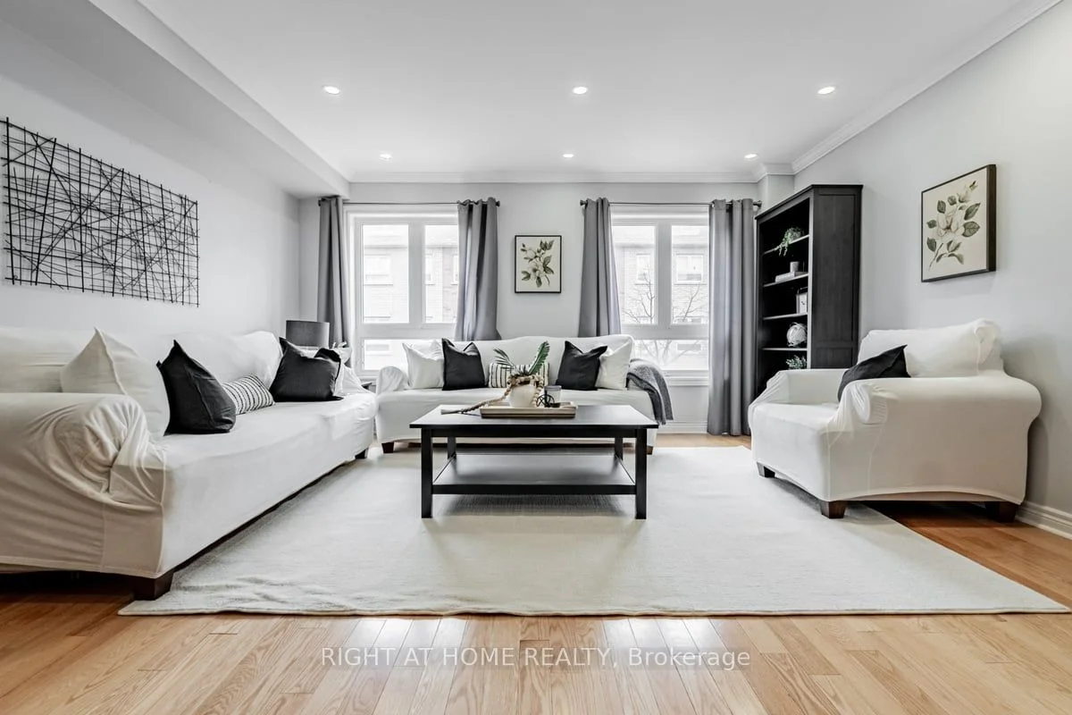 967 The Queensway Avenue, Toronto W07, ON M8Z 1P3