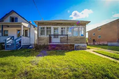 13 Foch Avenue, Toronto W06, ON M8W 3W9