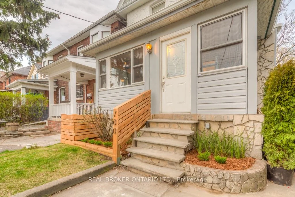 700 Beresford Avenue 100, Toronto W02, On M6s 3c5