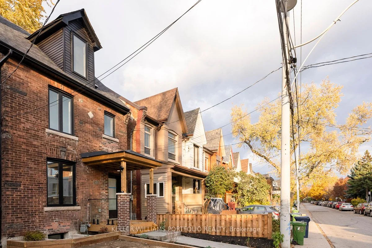 180 Maria Street Upper, Toronto W02, ON M6P 1W4