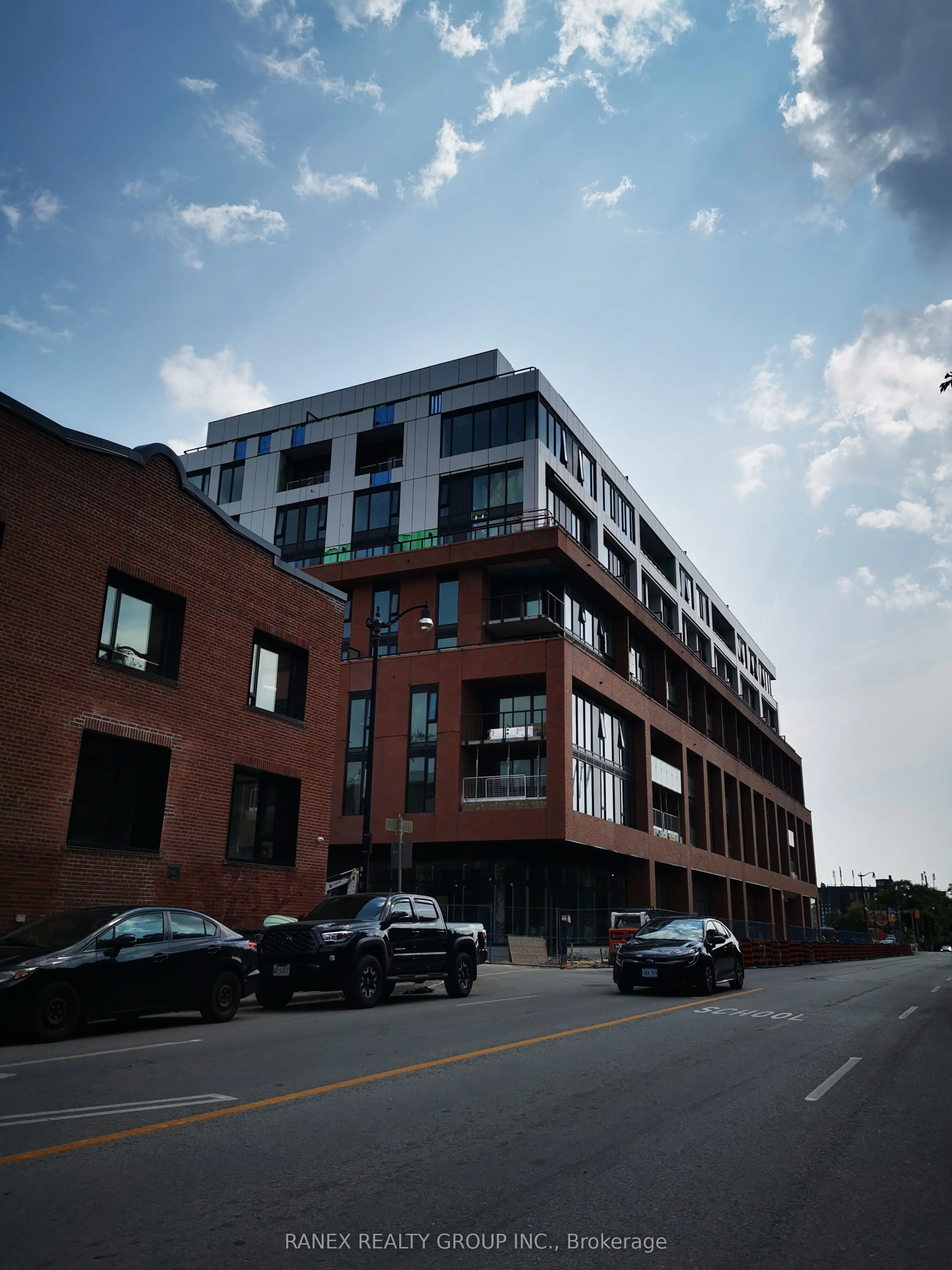 2720 Dundas Street W 417, Toronto W02, ON M6P 1Y2