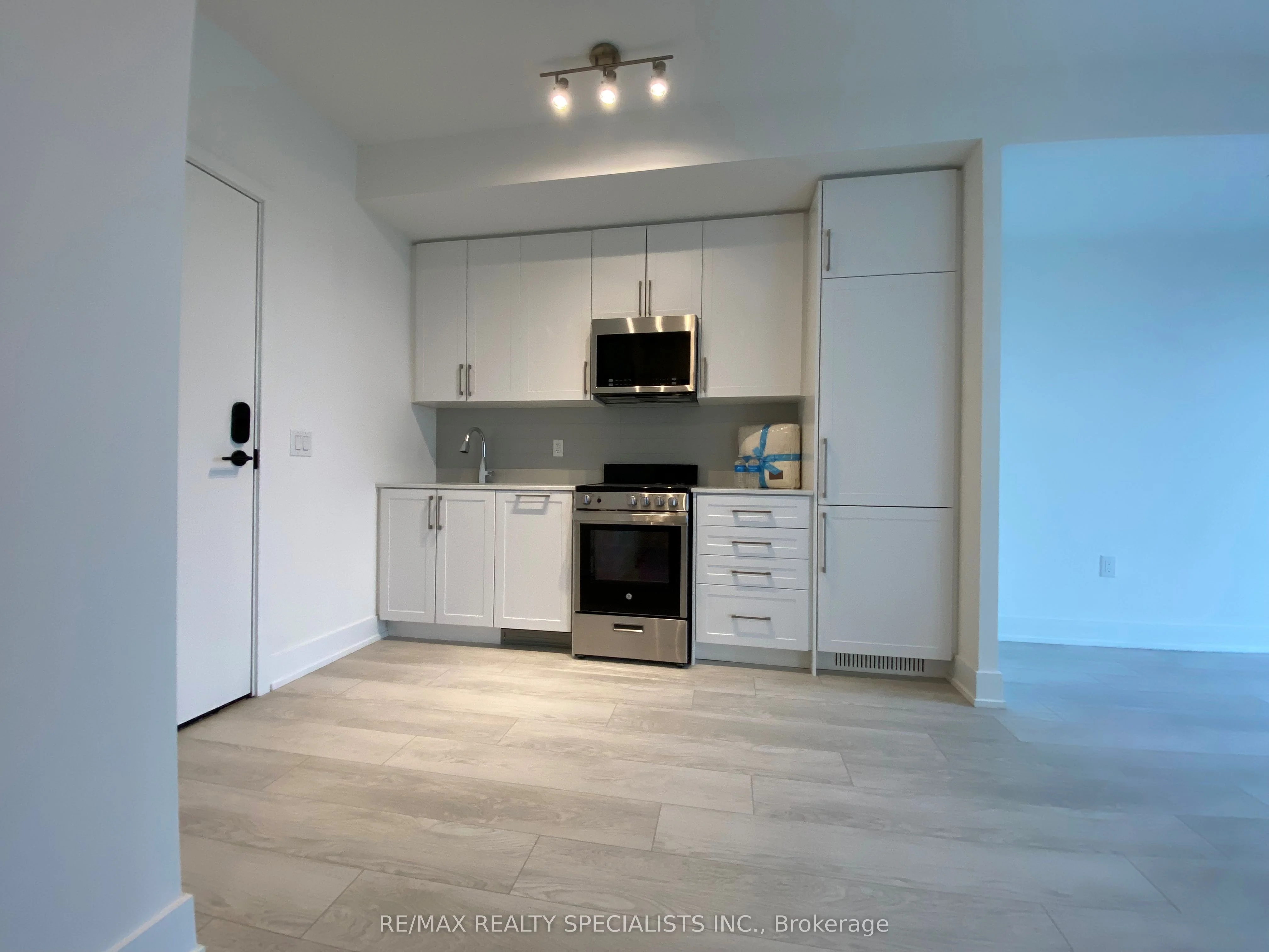 2450 Old Bronte Road E 207, Oakville, ON L6M 5P6
