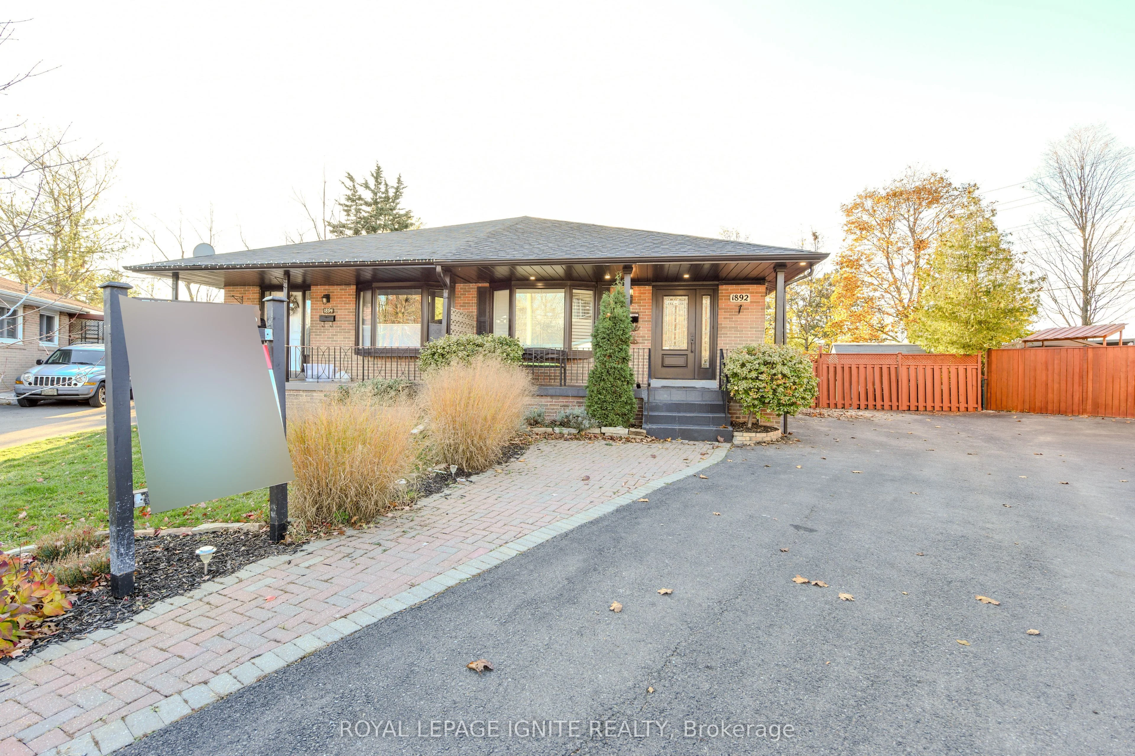 1892 Reiss Court, Mississauga, ON L5J 3S3