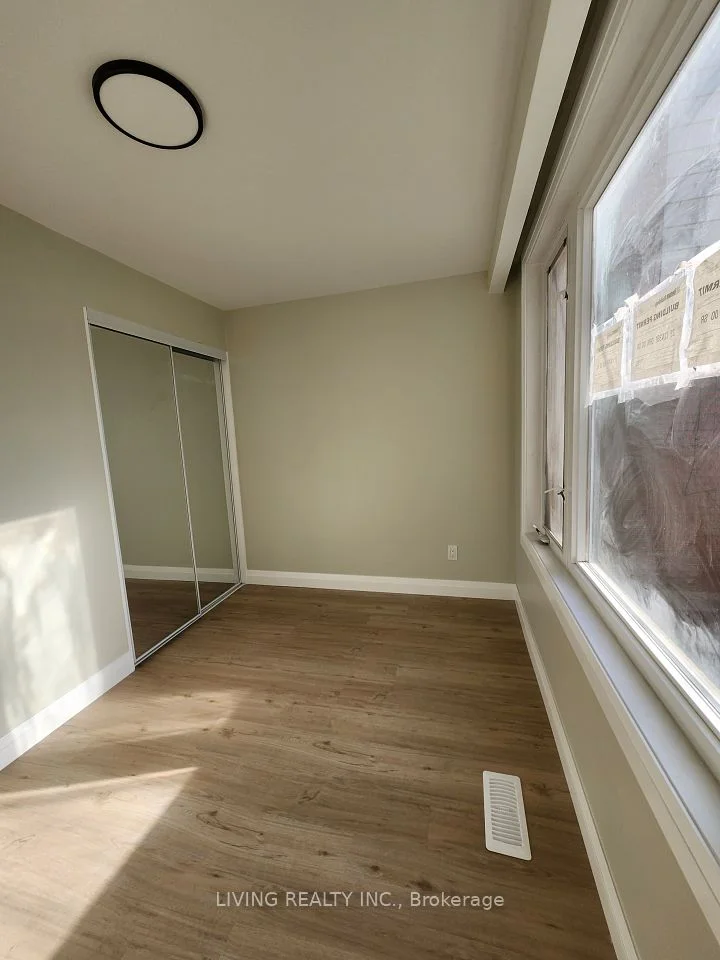 50 Garnet Avenue Main, Toronto W02, ON M6G 1V5