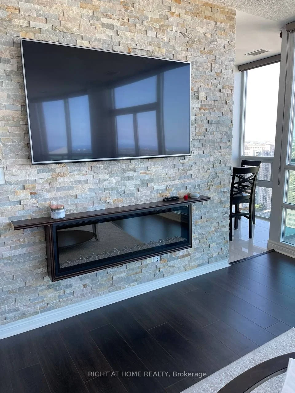 208 Enfield Place Ph 101, Mississauga, On L5b 0g8