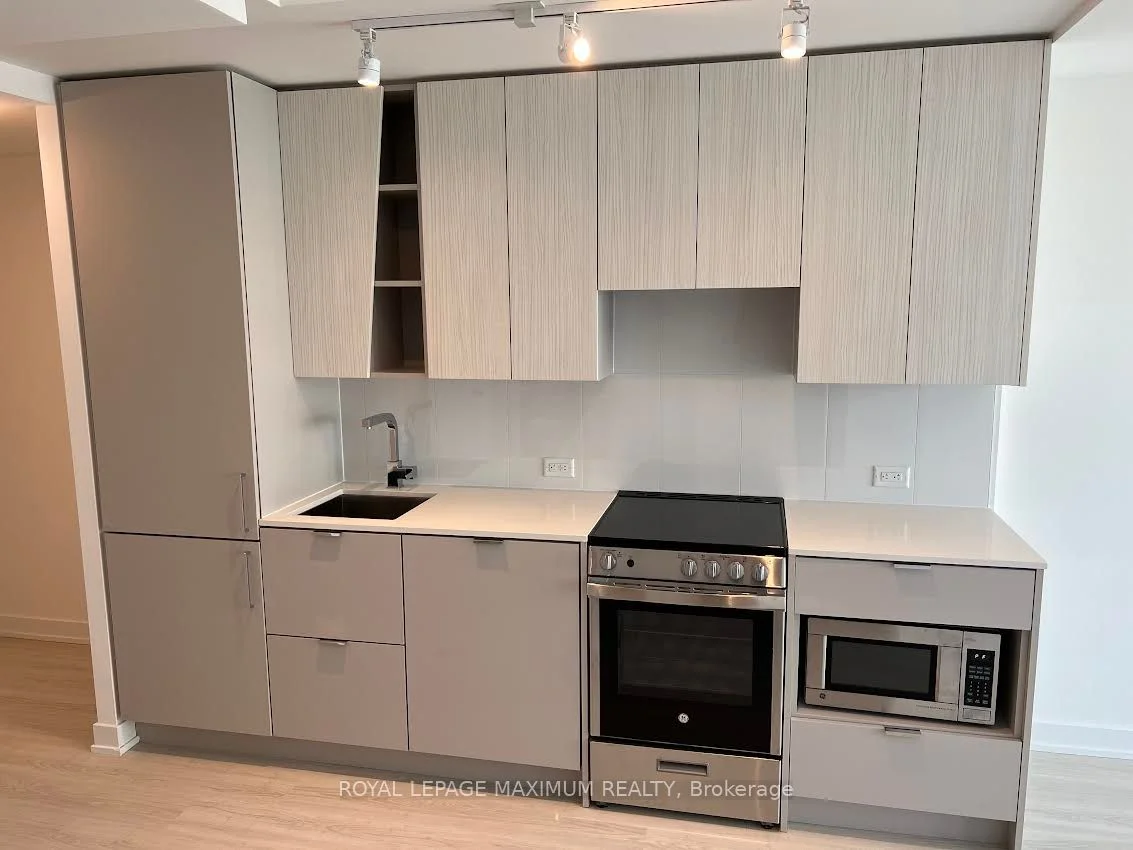 3883 Quartz Road 1402, Mississauga, ON L5B 0M4