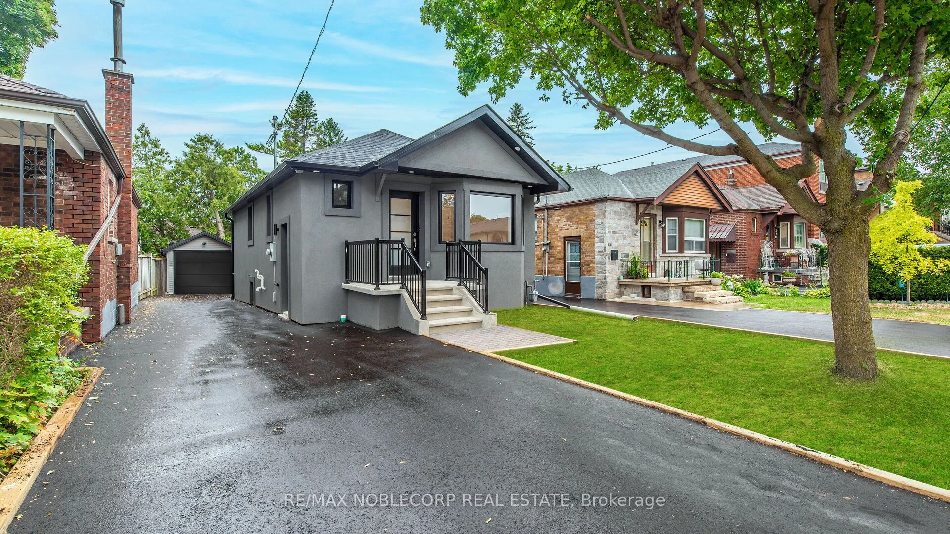 40 Montcalm Avenue Main, Toronto W04, ON M6E 4N7