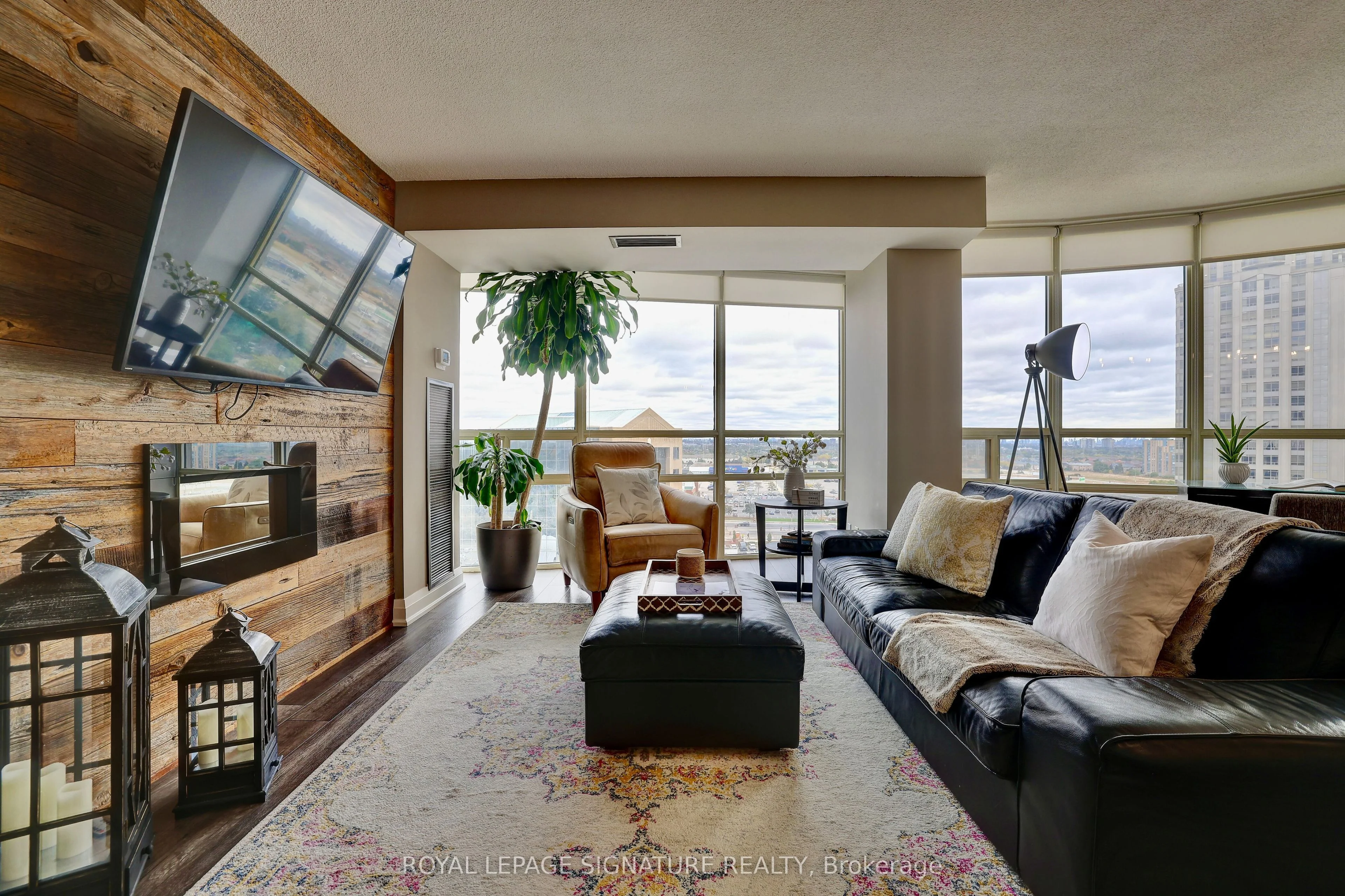 50 Eglinton Avenue W 1205, Mississauga, ON L5R 3P5