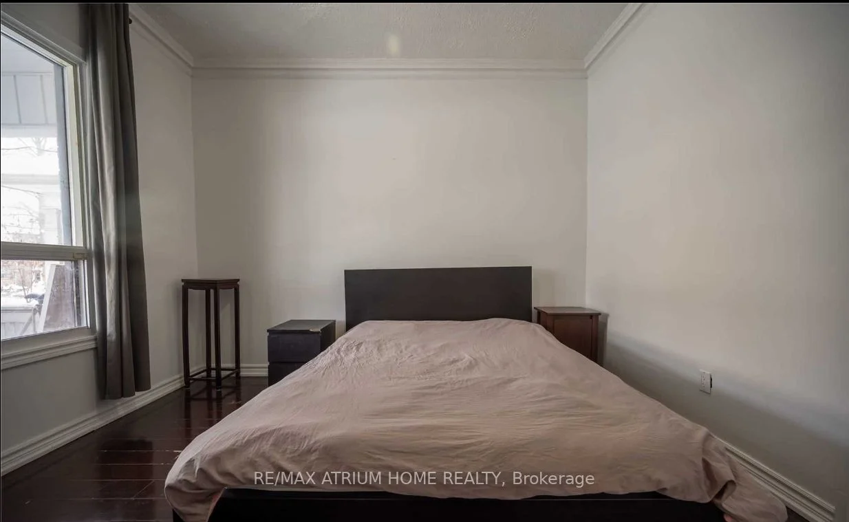 81 Hallam Street upper, Toronto W02, ON M6H 1W7
