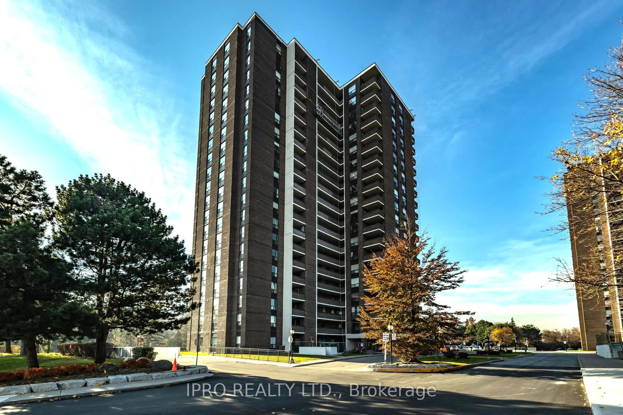 1515 Lakeshore Road E 1806, Mississauga, On L5e 3e3