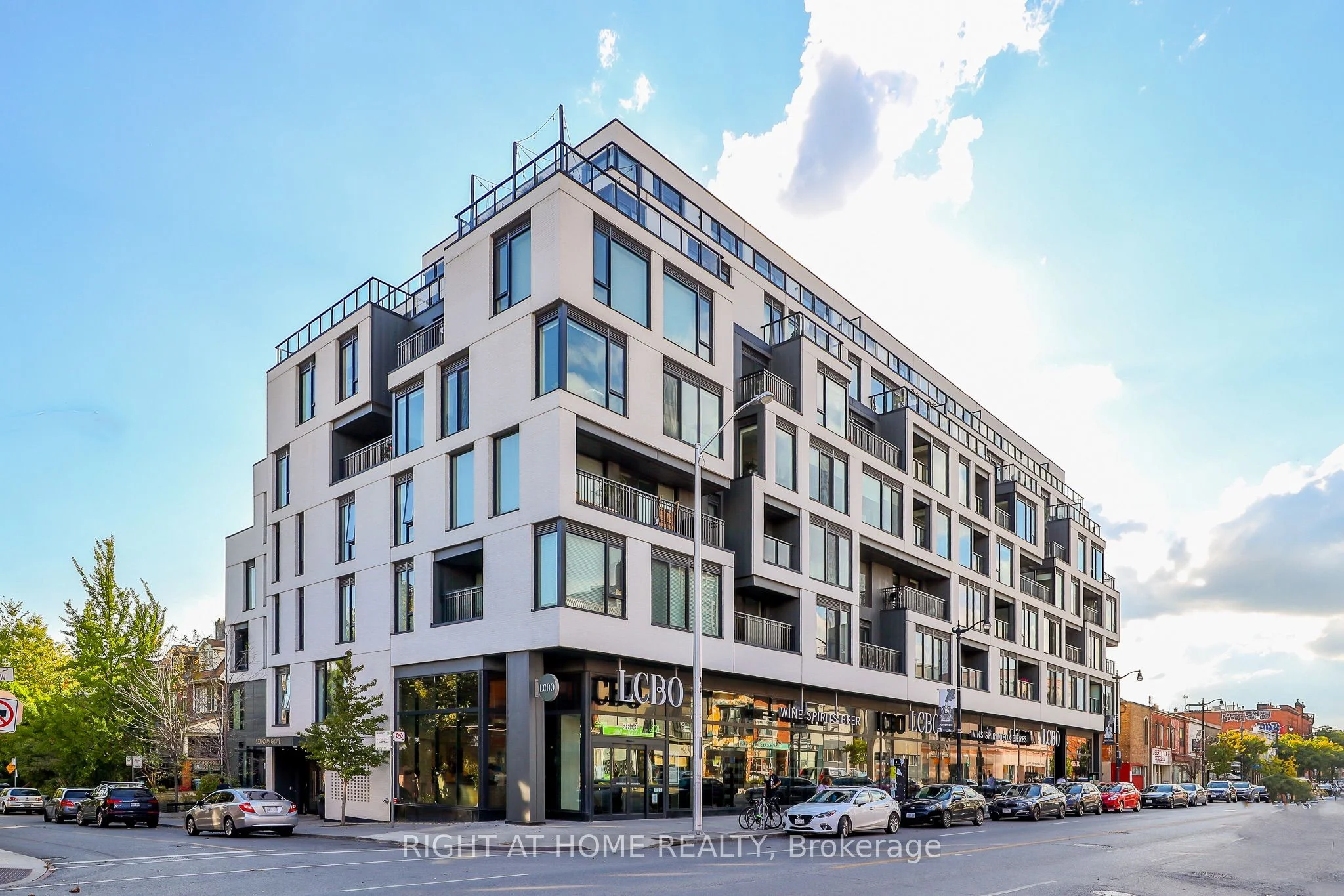 530 Indian Grove 516, Toronto W02, ON M6P 0B3