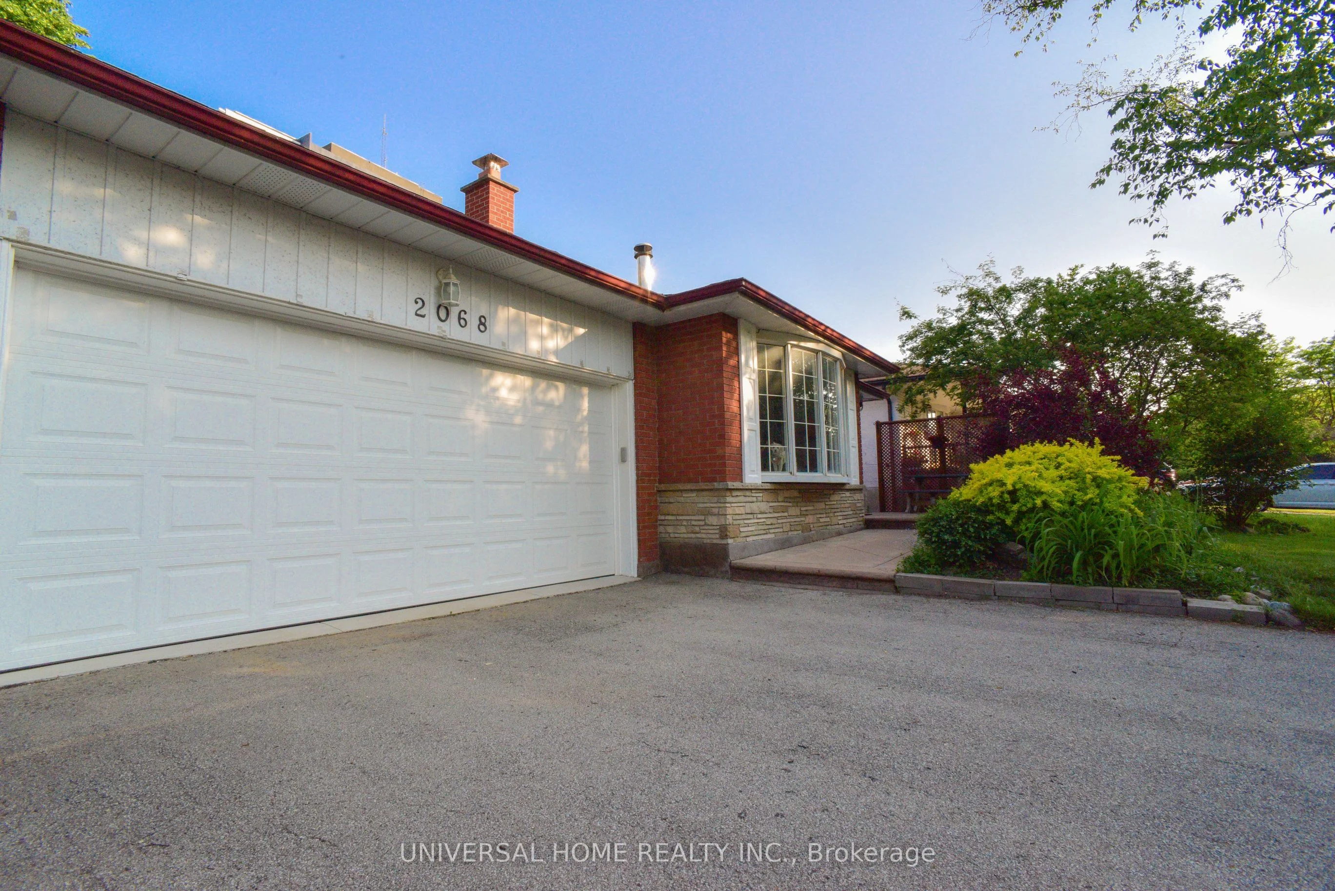 2068 Waycross Crescent, Mississauga, On L5k 1h9