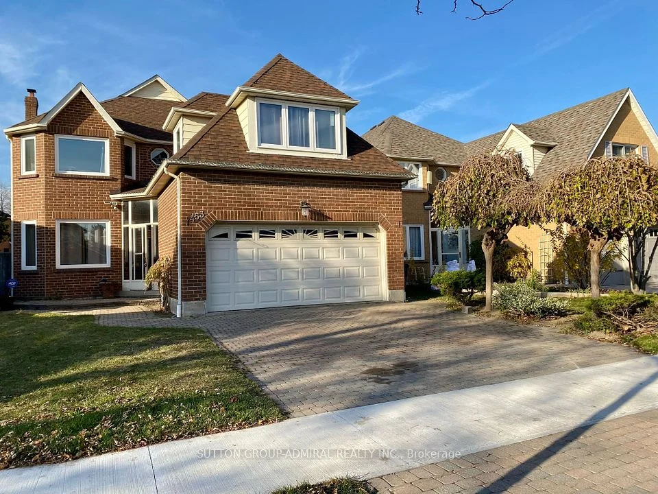 453 Camden Circle, Mississauga, ON L4Z 2V7