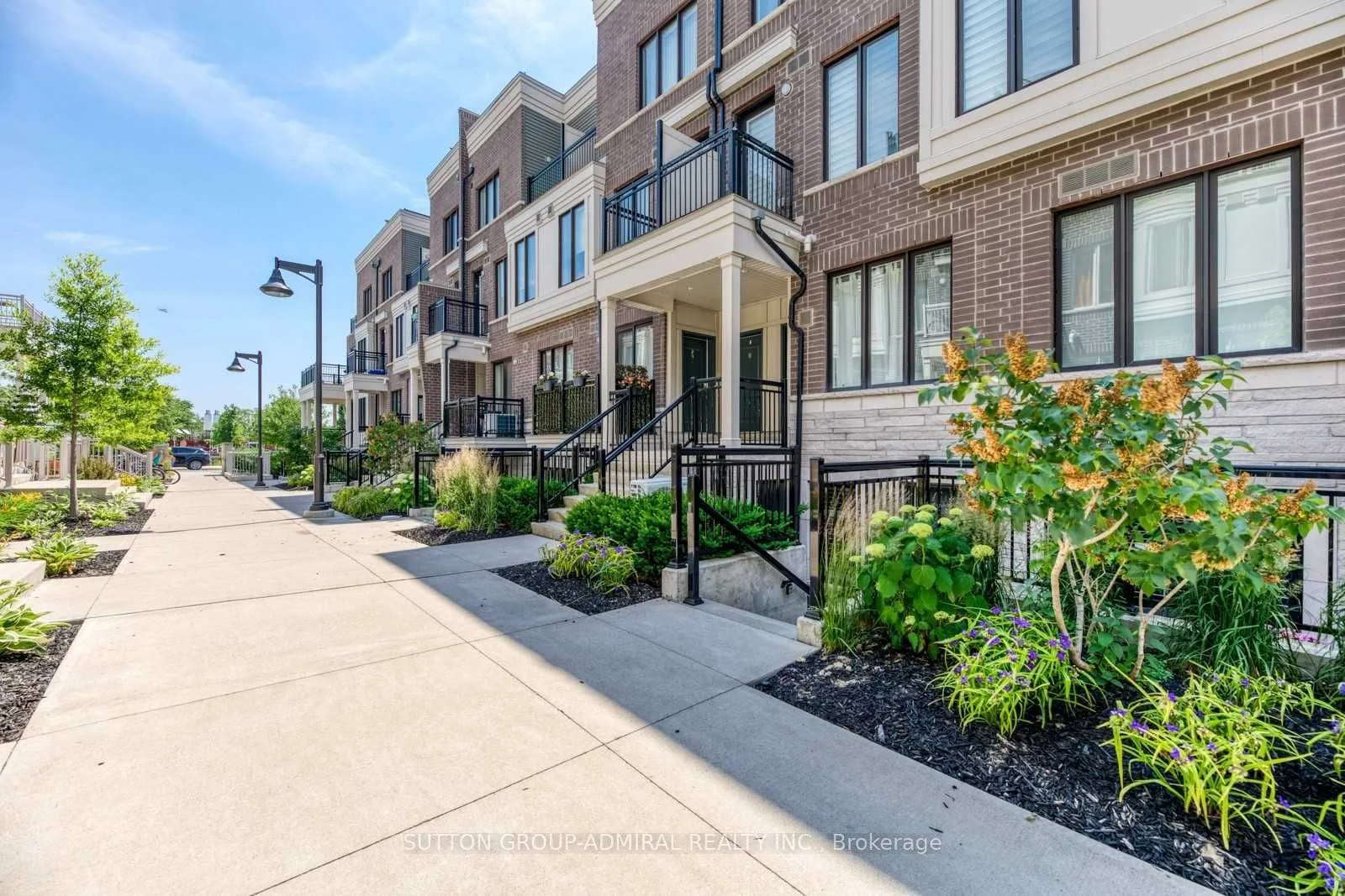 70 Eastwood Park Gardens 10, Toronto W06, On M8w 0b2