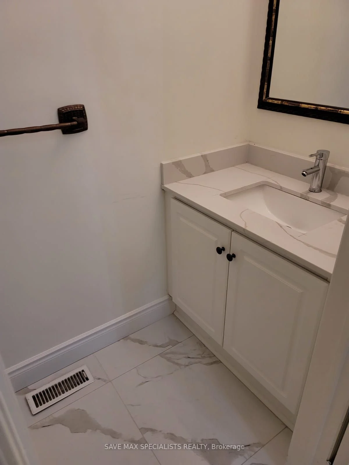 7363 Banffshire Court Upper, Mississauga, ON L5N 7Z9