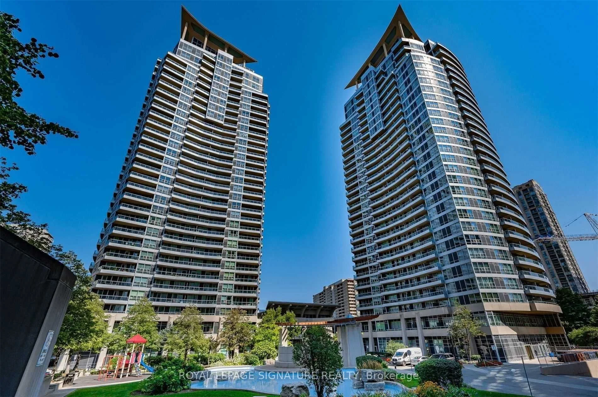 1 Elm Drive W 1211, Mississauga, On L5b 3c2