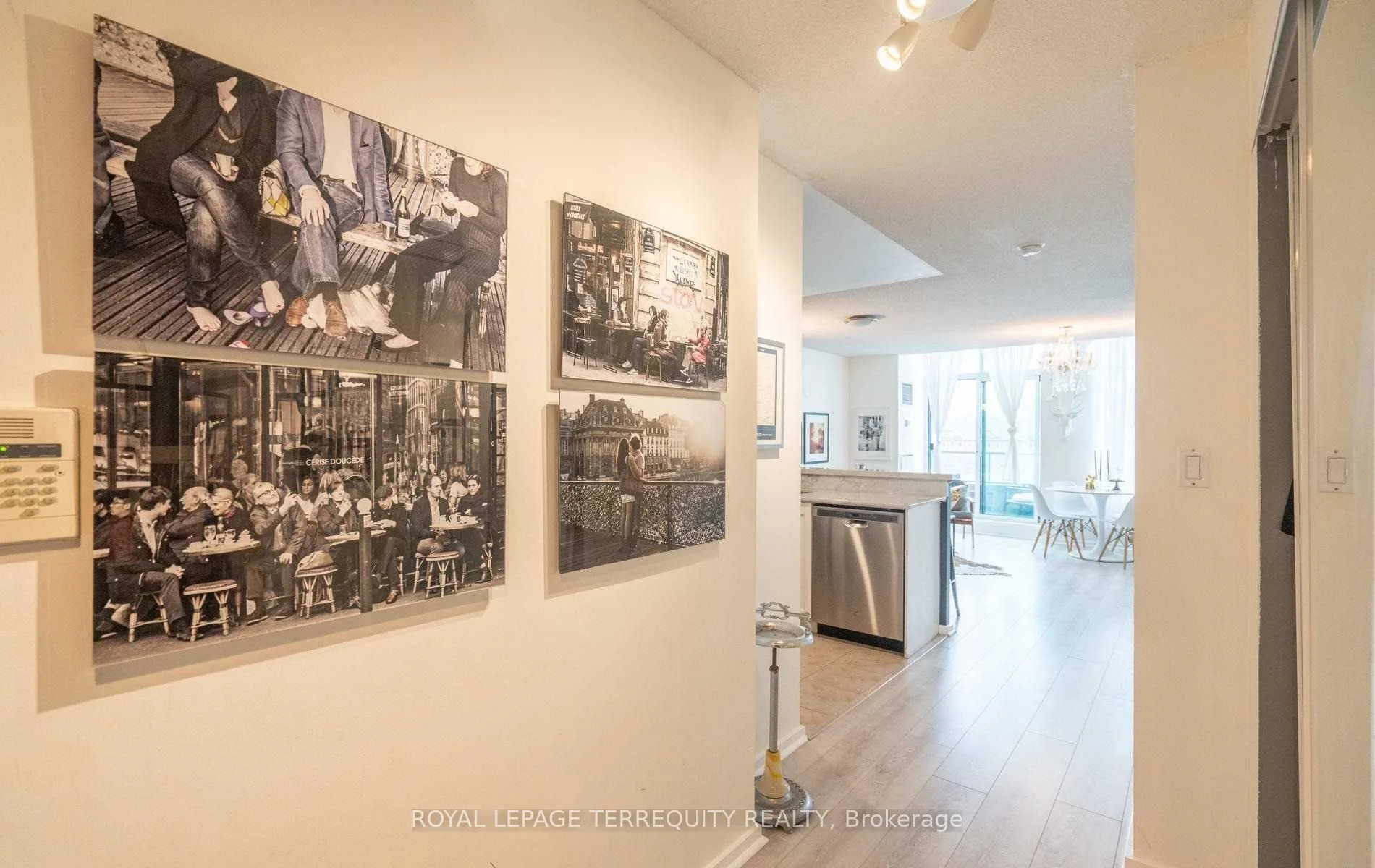 200 Manitoba Street 328, Toronto W06, On M8y 3y9