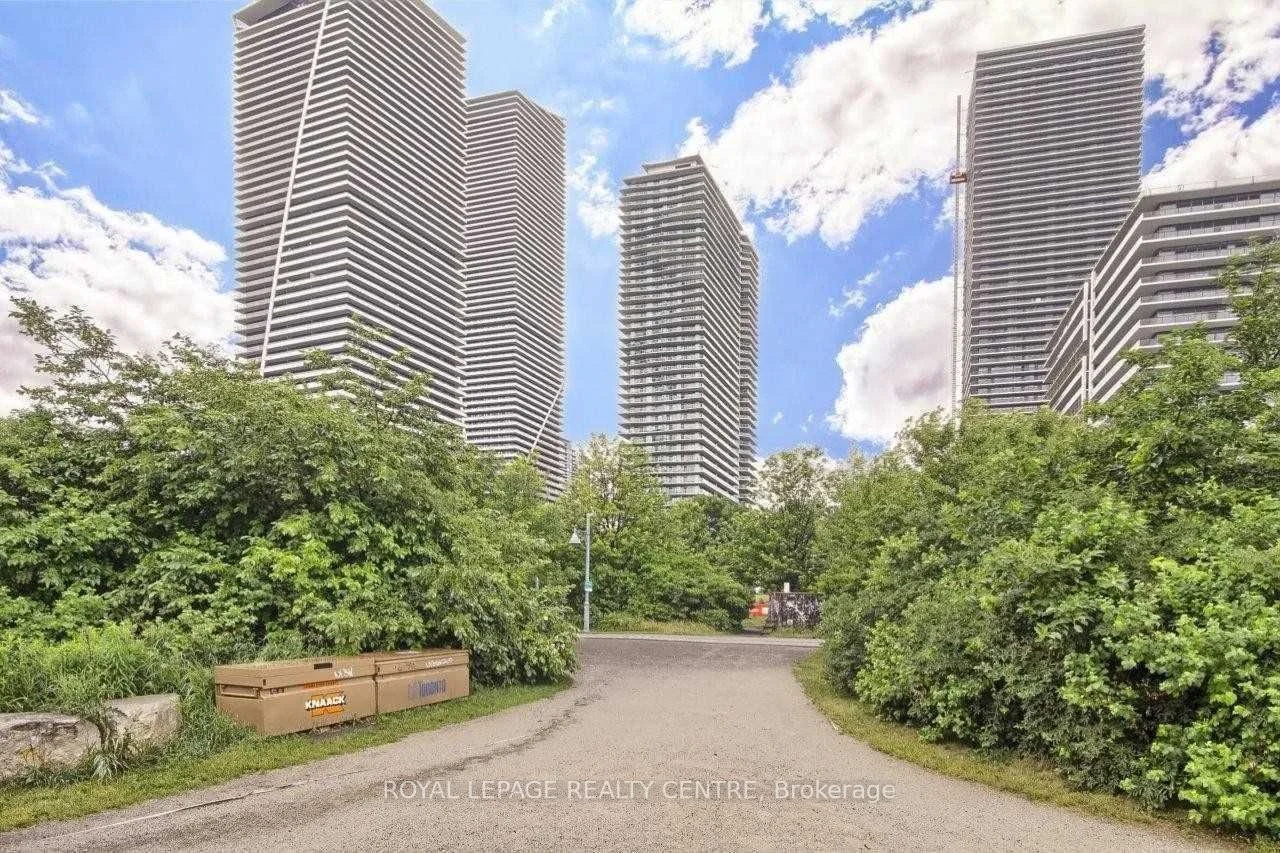 33 Shore Breeze Drive 2606, Toronto W06, ON M8V 0G1