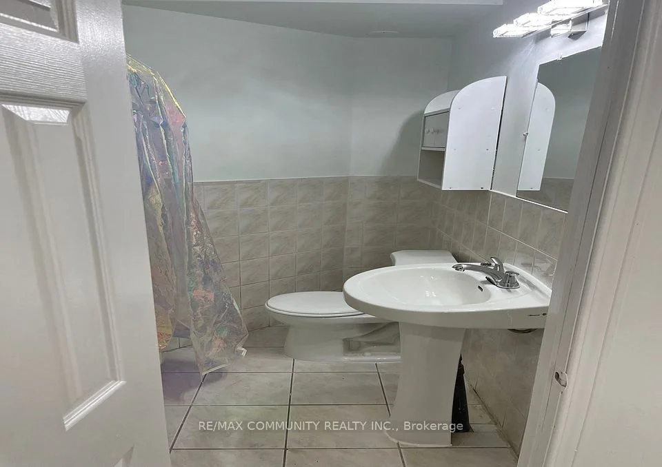 6320 Newcombe Drive Unit 2, Mississauga, ON L5V 2G5