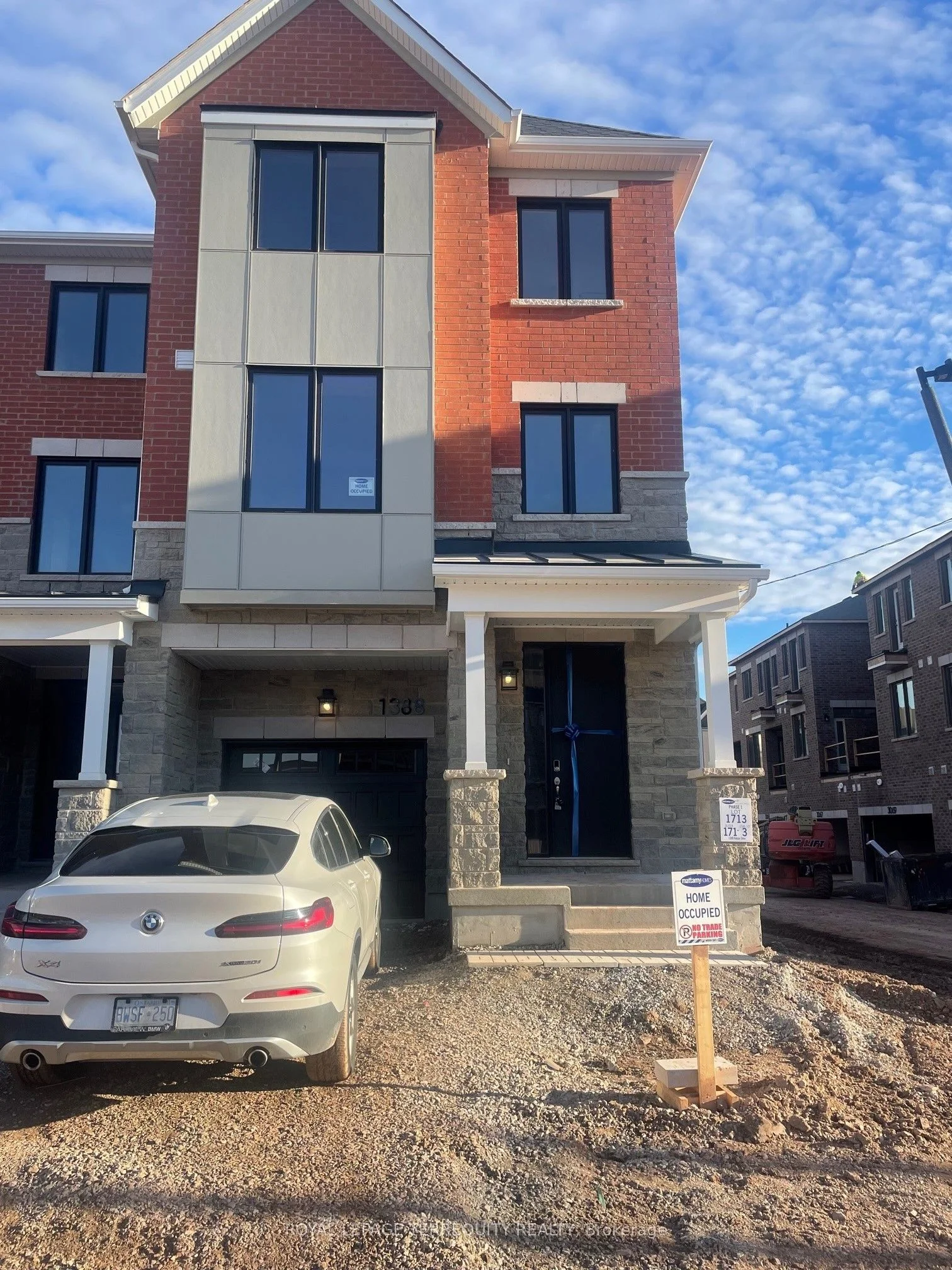 1388 Kobzar Drive, Oakville, On L6m 4l8