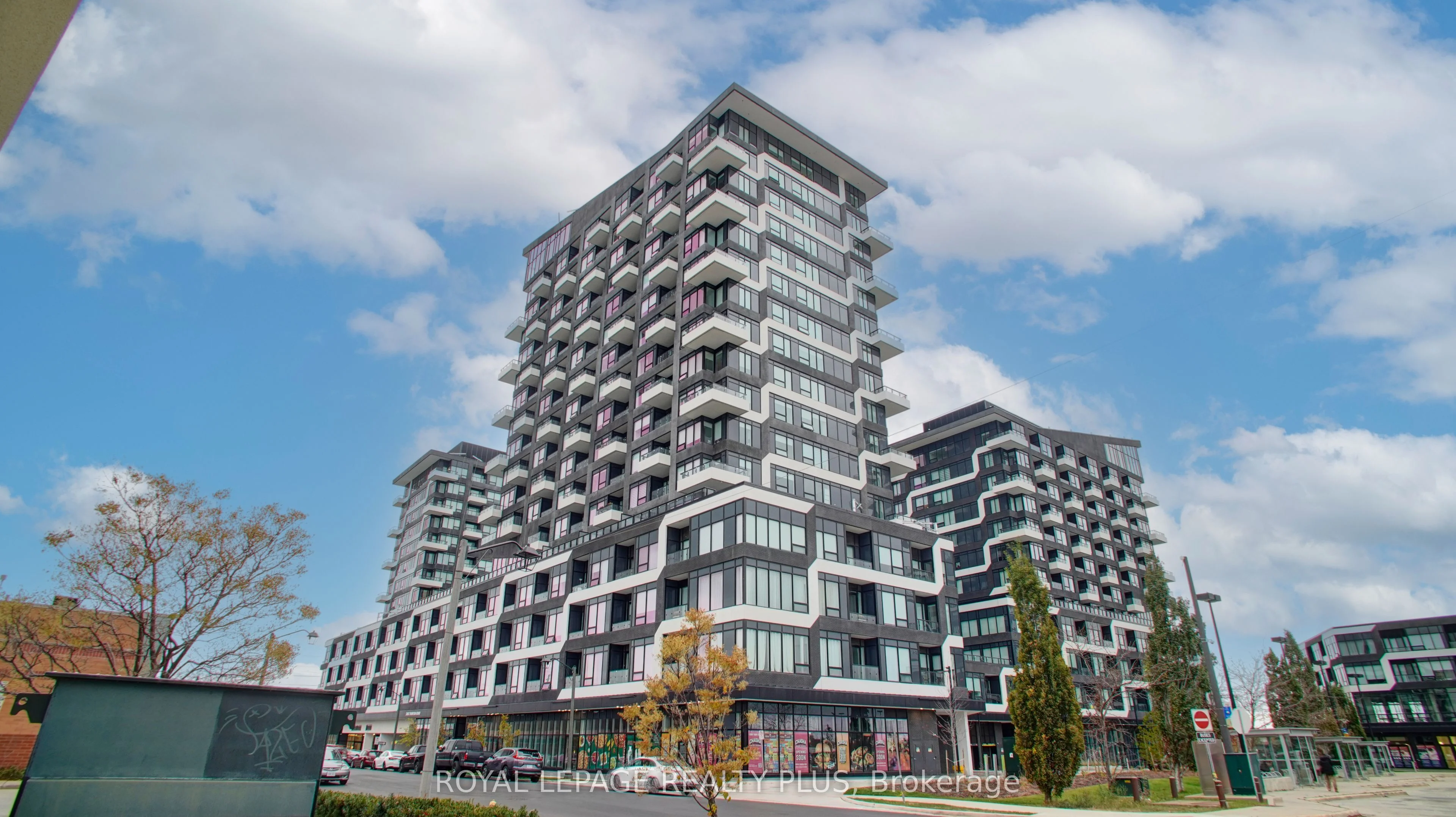 2481 Taunton Road 303, Oakville, ON L6H 3R7