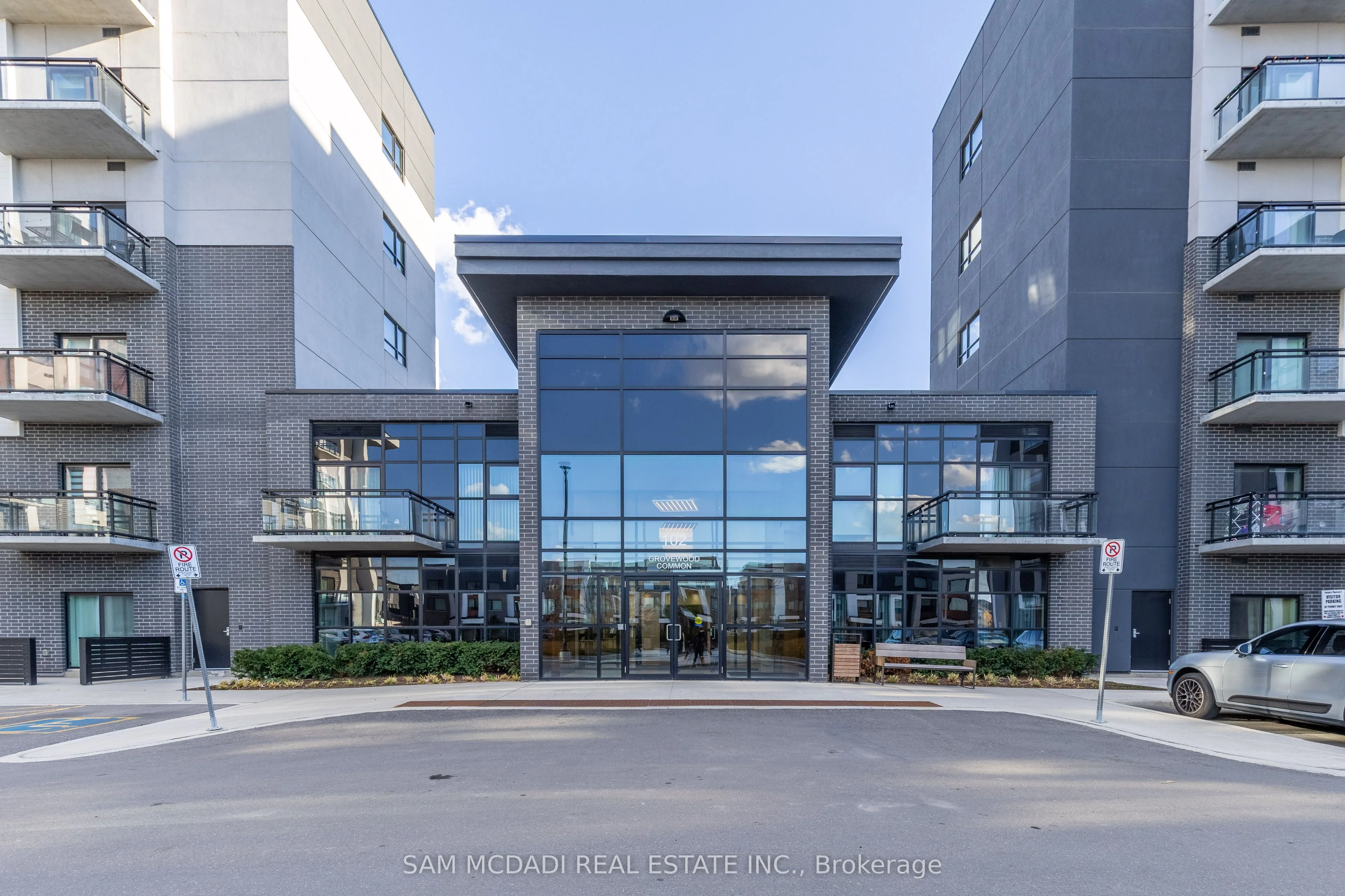 102 Grovewood Common Court 303, Oakville, ON L6H 0X3