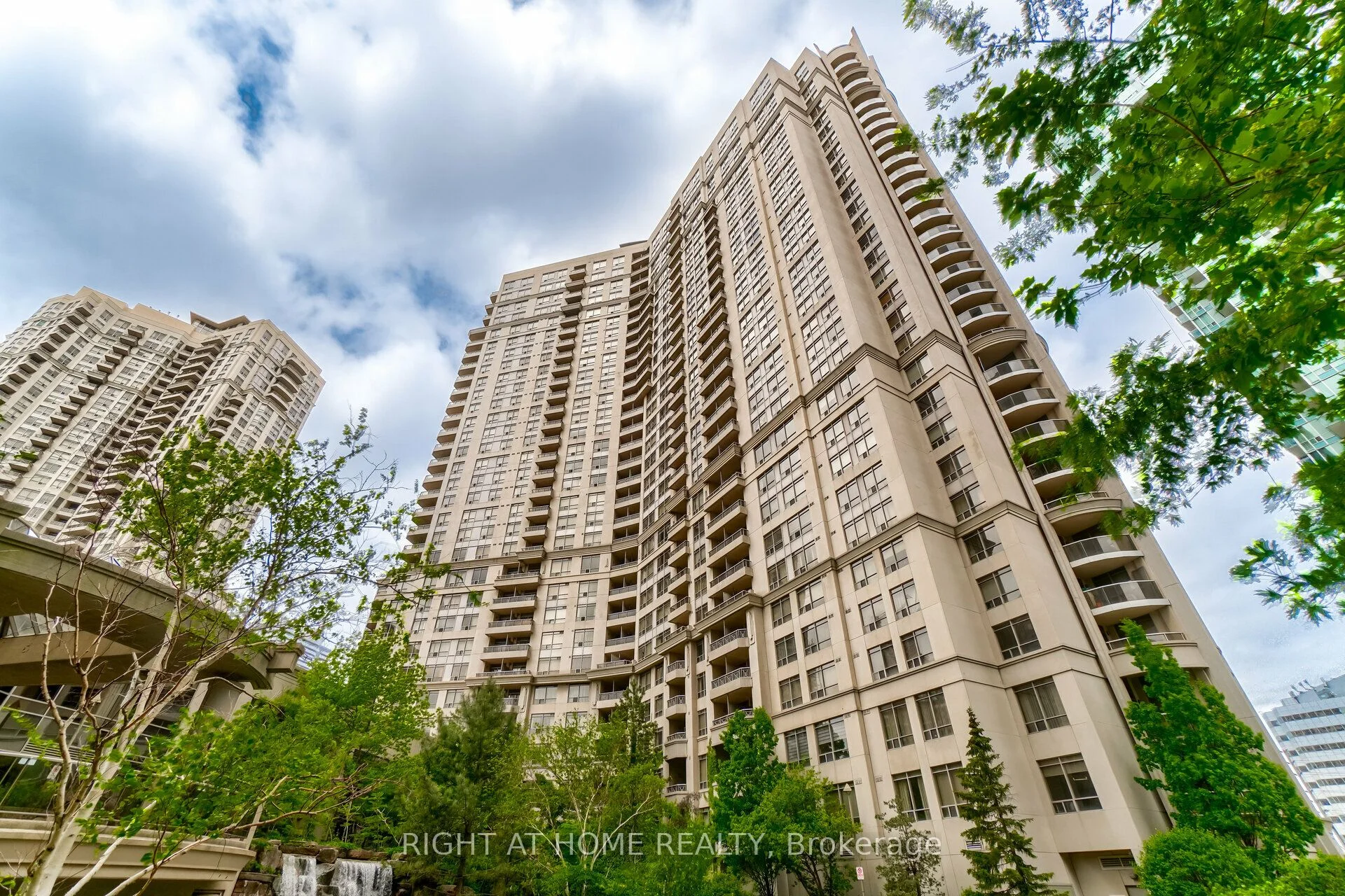 3888 Duke Of York Boulevard 1622, Mississauga, ON L5B 4P5