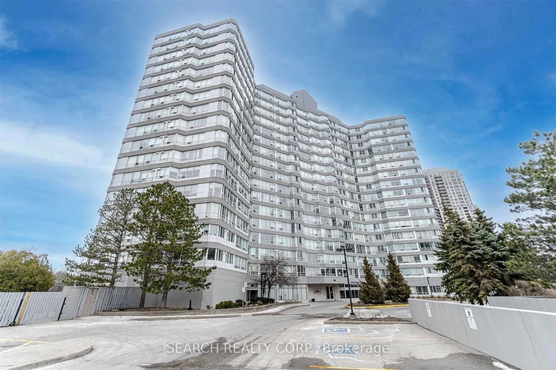 50 Kingsbridge Garden Circle 1806, Mississauga, On L5r 1y2