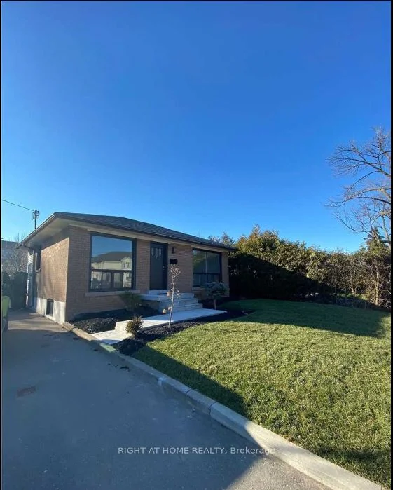224 Felan Avenue W, Oakville, On L6k 2x6