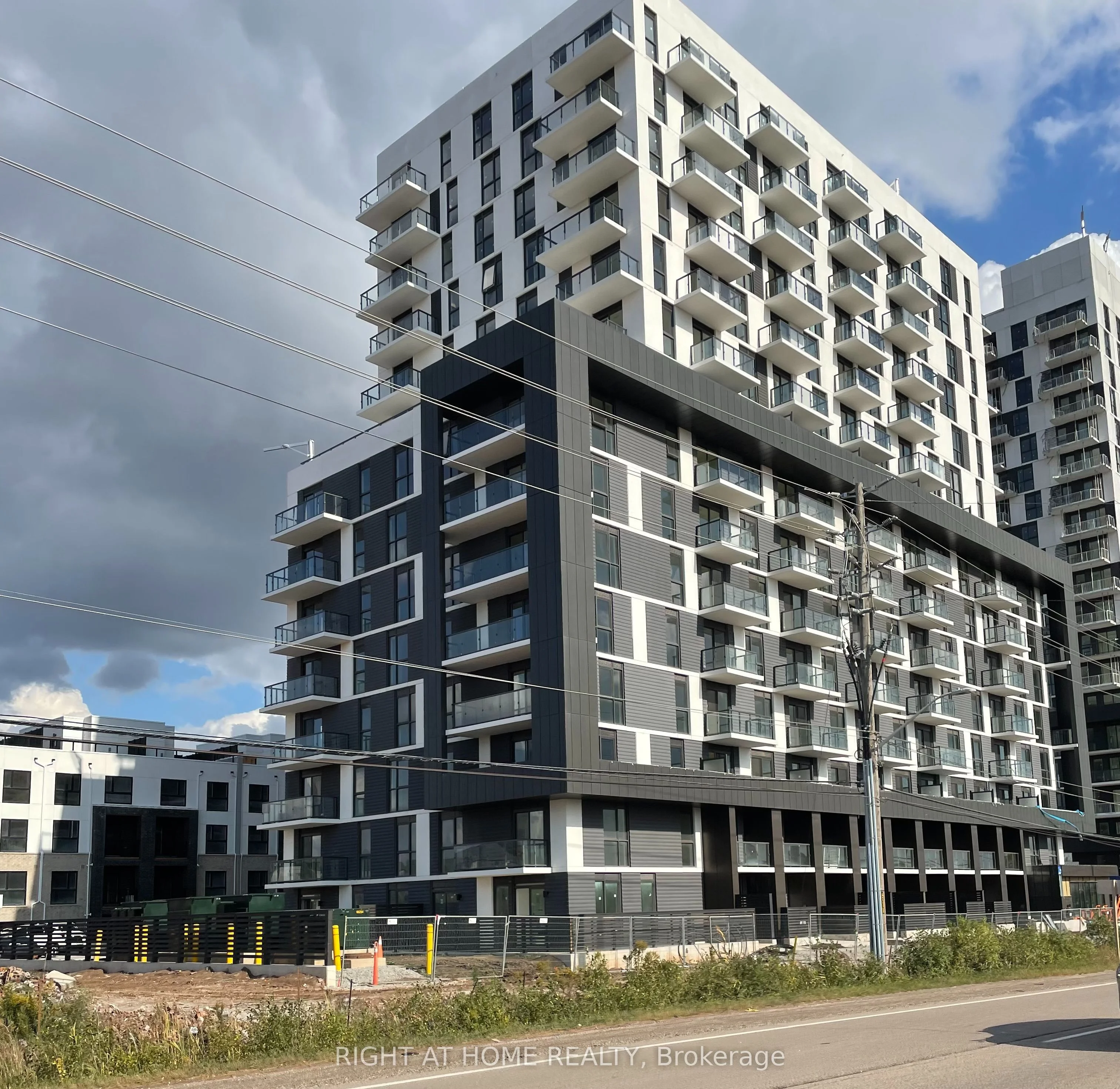 345 Wheat Boom Drive W 1008, Oakville, On L6h 7x4