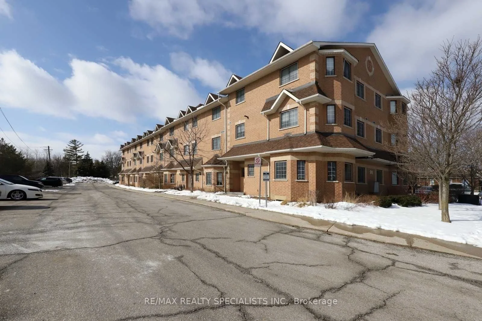 98 William Street 205, Mississauga, ON L5M 1J5