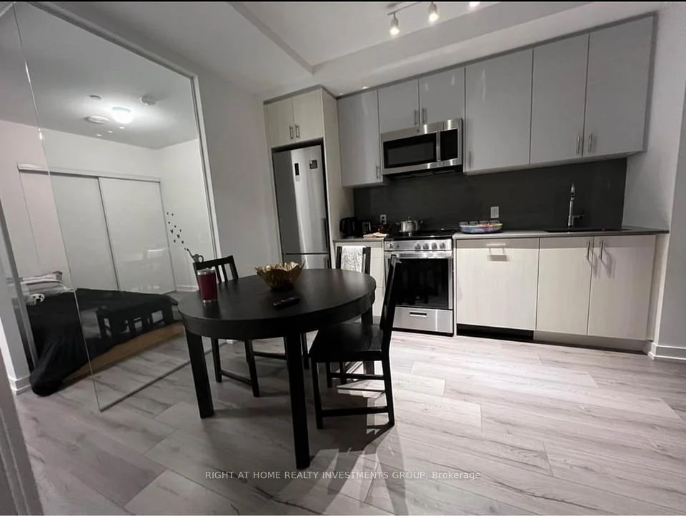 1195 The Queensway Way S 604, Toronto W08, ON M8Z 0H1