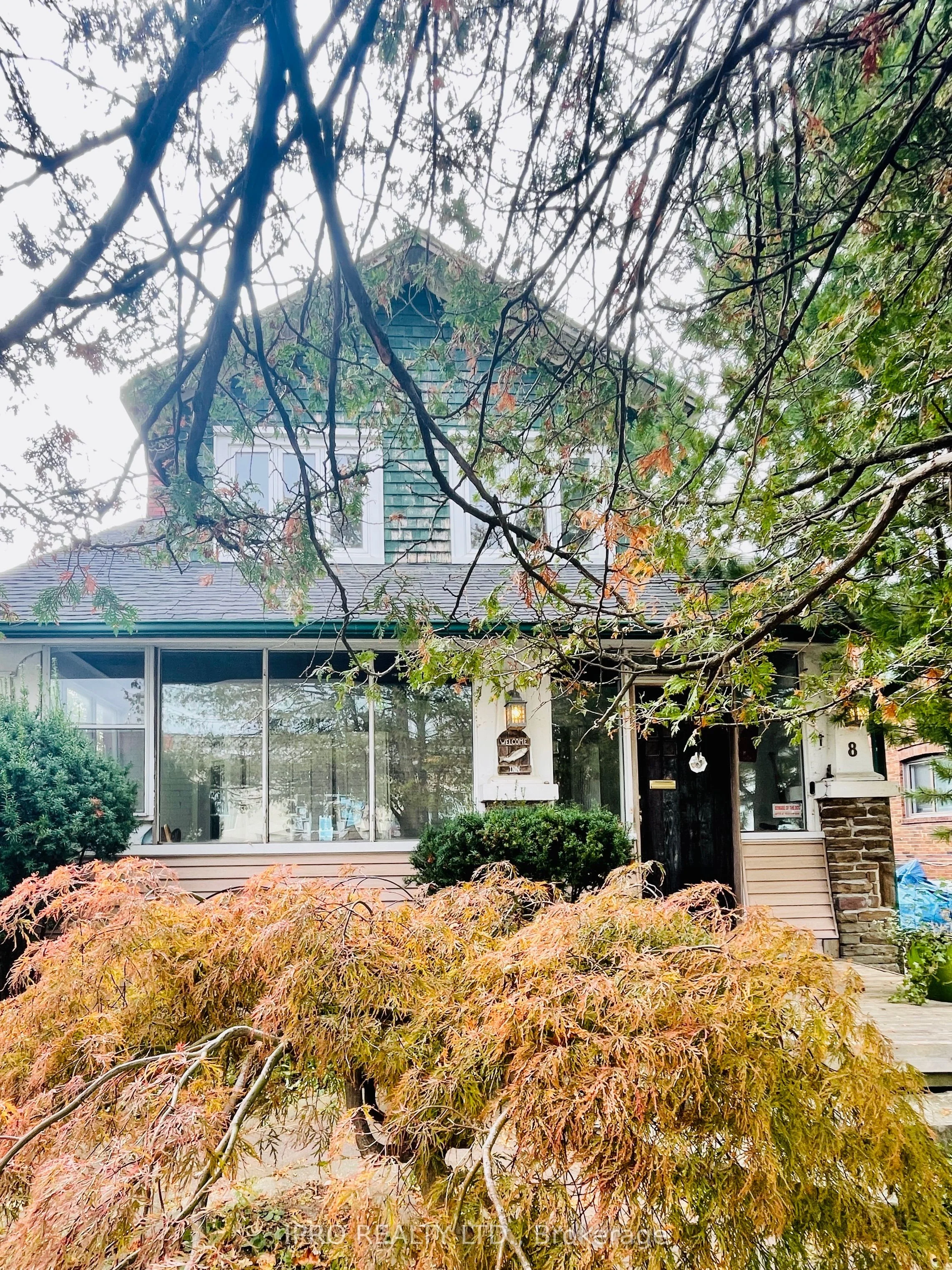 8 Rosewood Avenue, Mississauga, On L5g 3h9