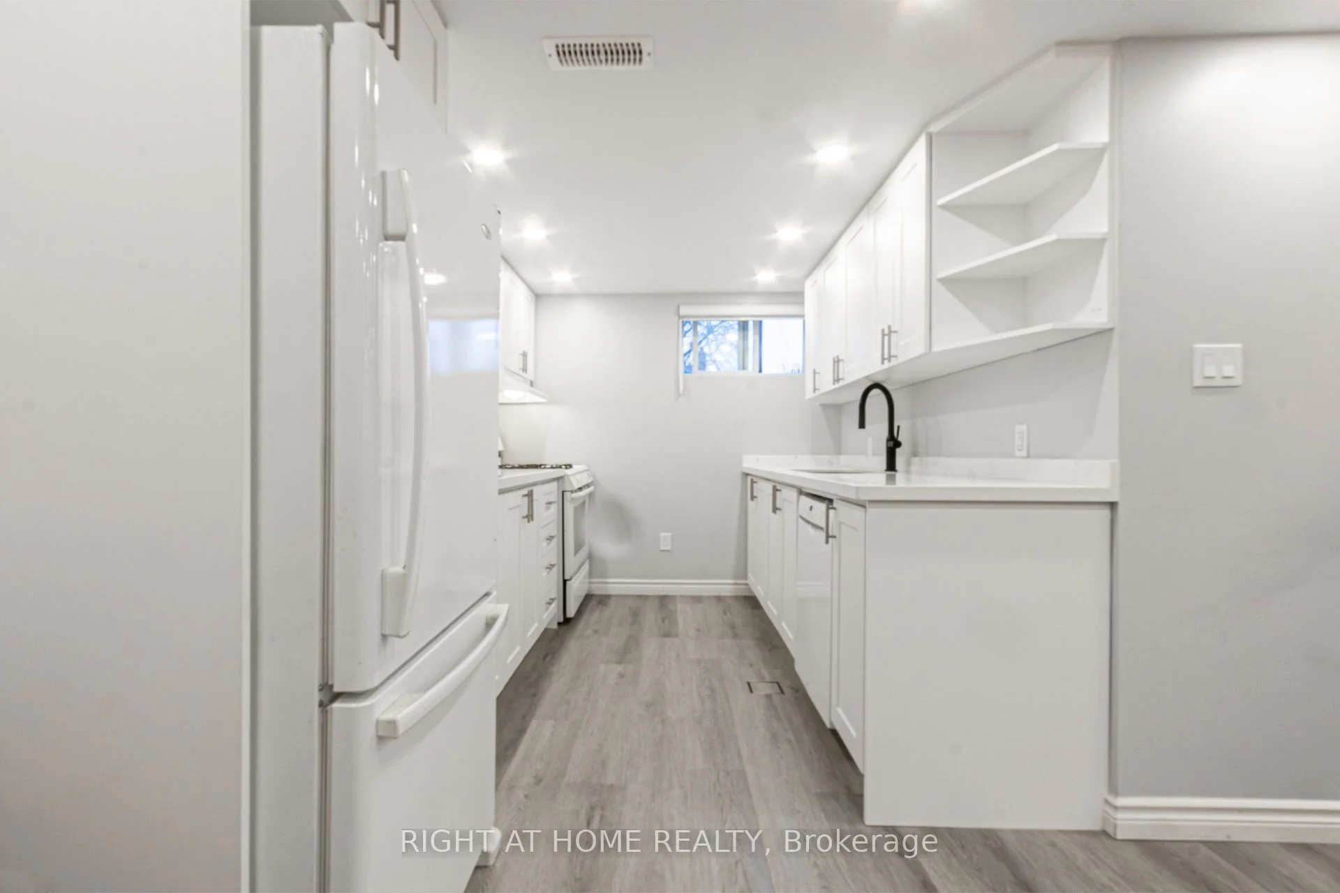 1410 Mountain Grove Avenue # Lower, Burlington, ON L7P 2H2